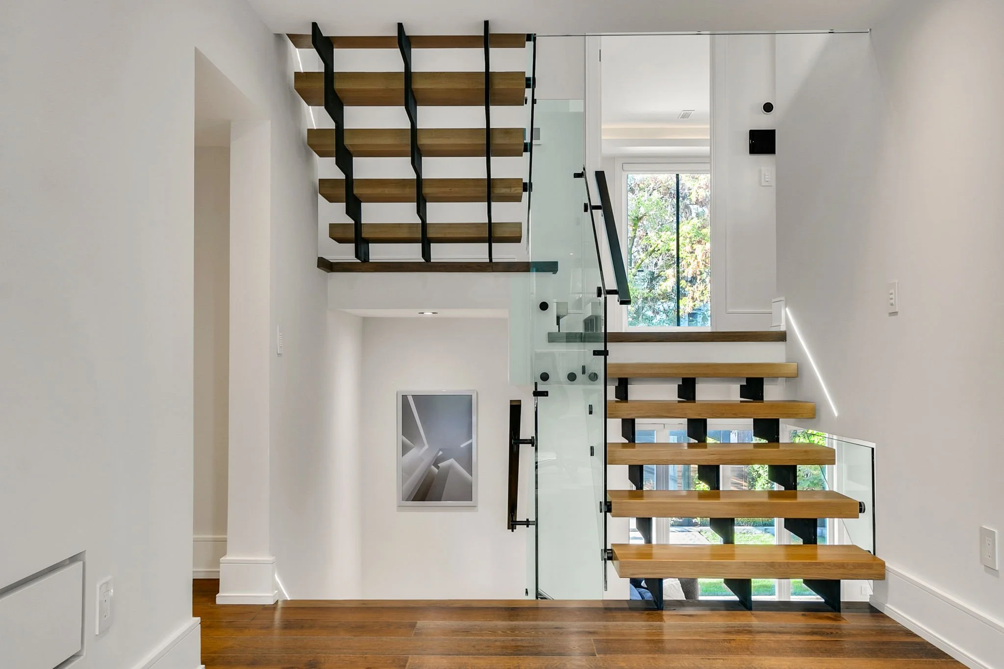 91-web-or-mls-23_002_Upper Hallway.jpg