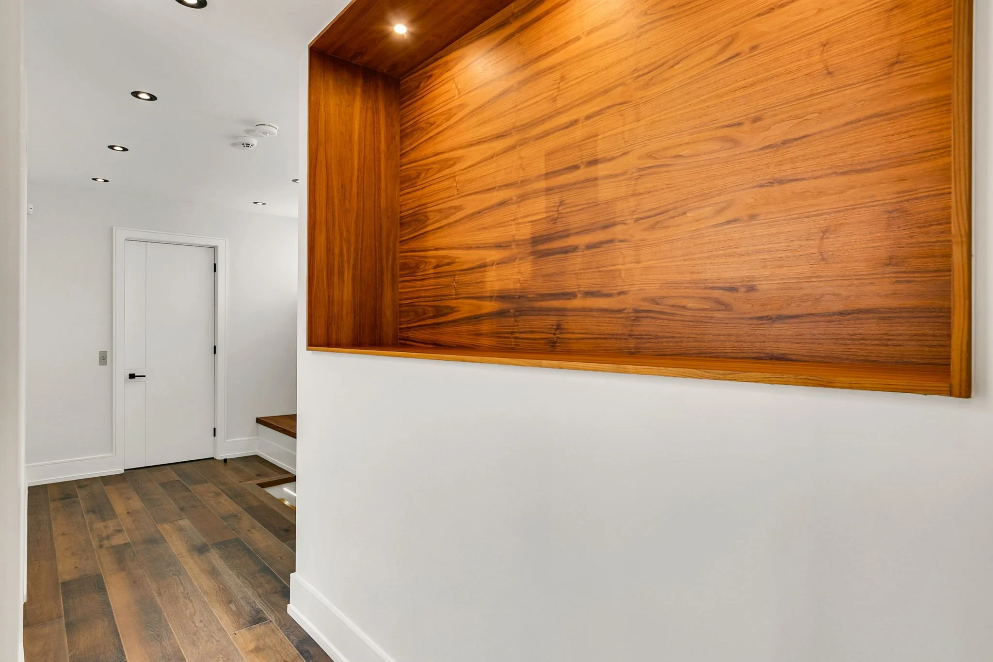 123-web-or-mls-23_007_Upper Hallway.jpg