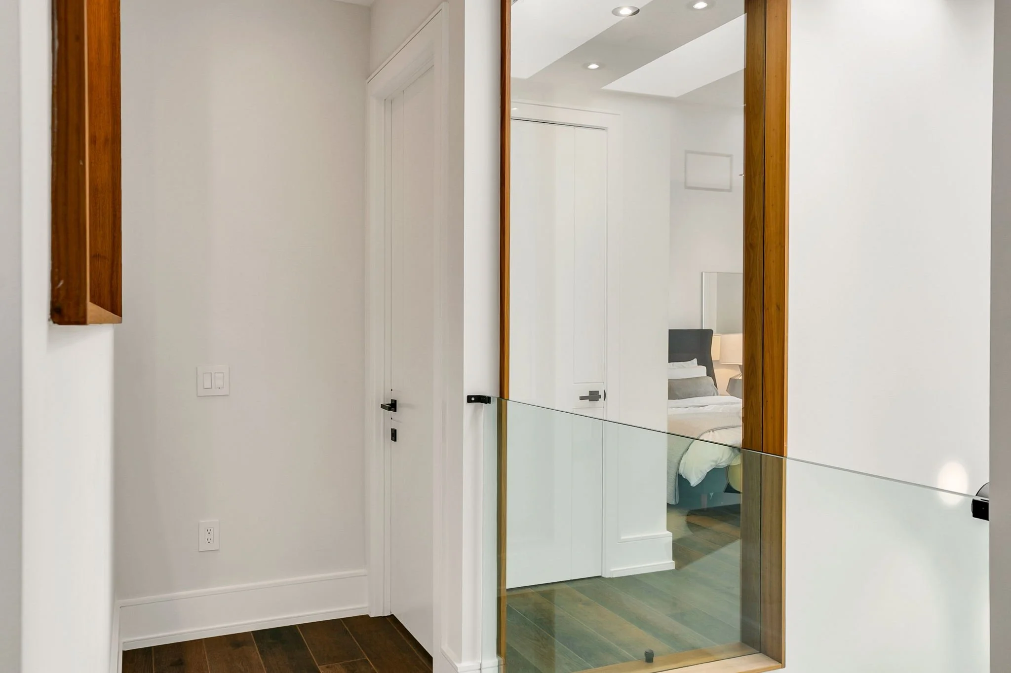 124-web-or-mls-23_008_Upper Hallway.jpg