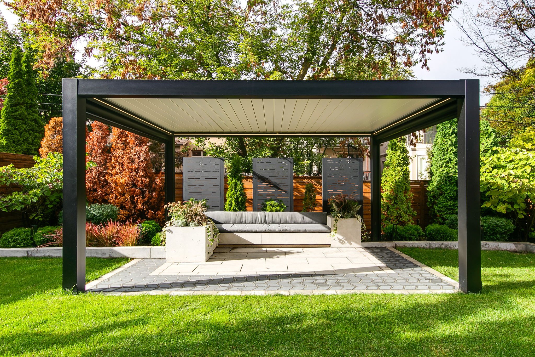 147-web-or-mls-74_003_Backyard.jpg