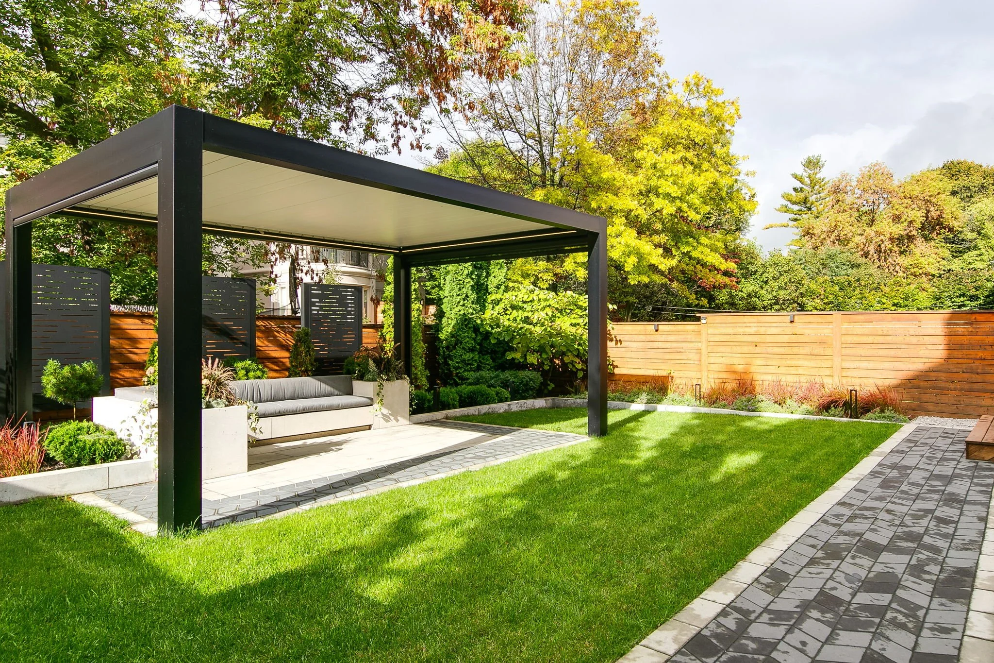 148-web-or-mls-74_004_Backyard.jpg