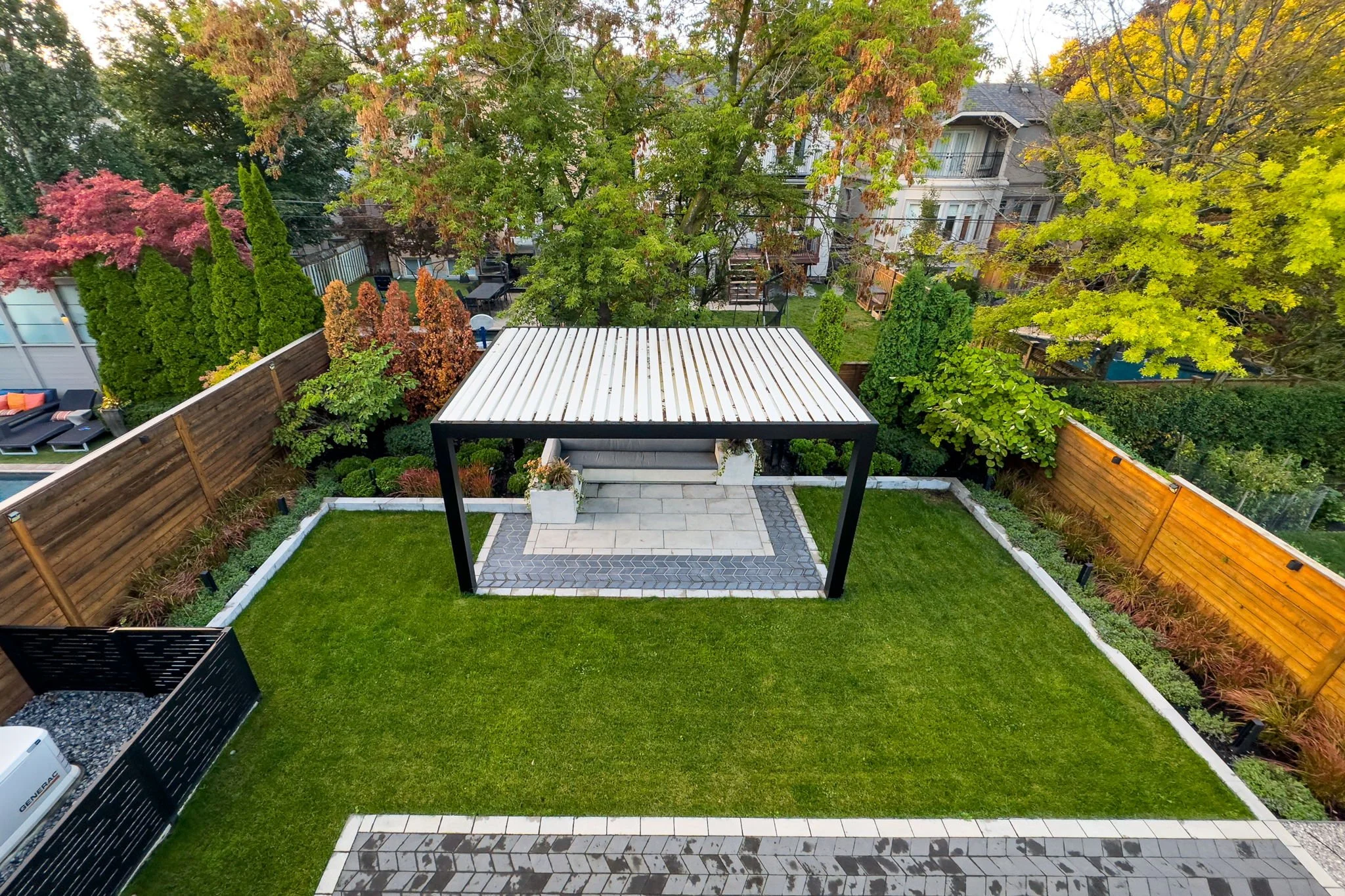 154-web-or-mls-74_020_Backyard.jpg