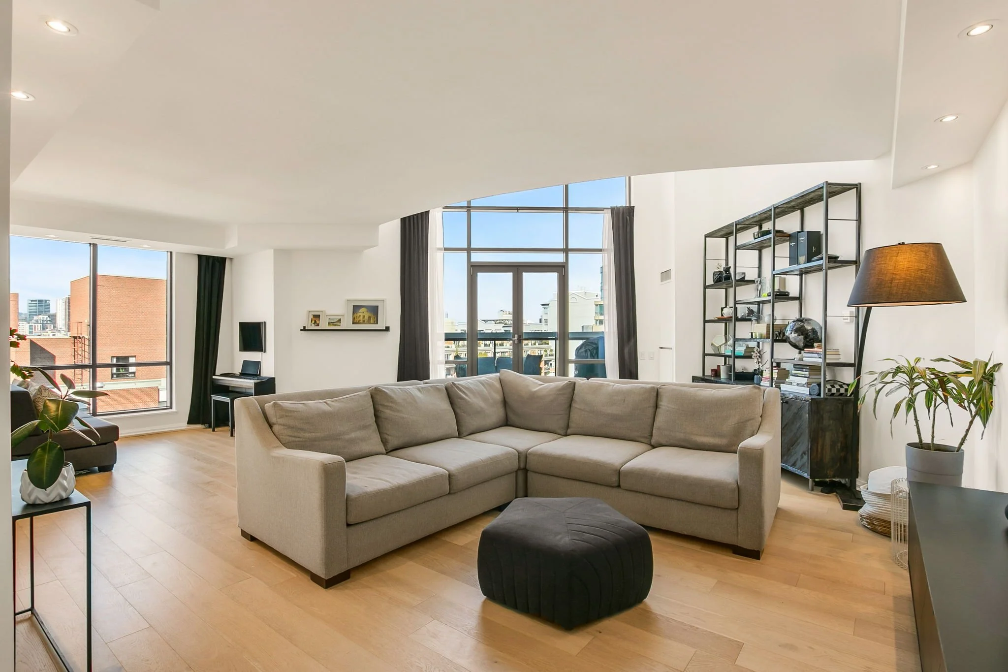 15-web-or-mls-8_010_Living Room.jpg