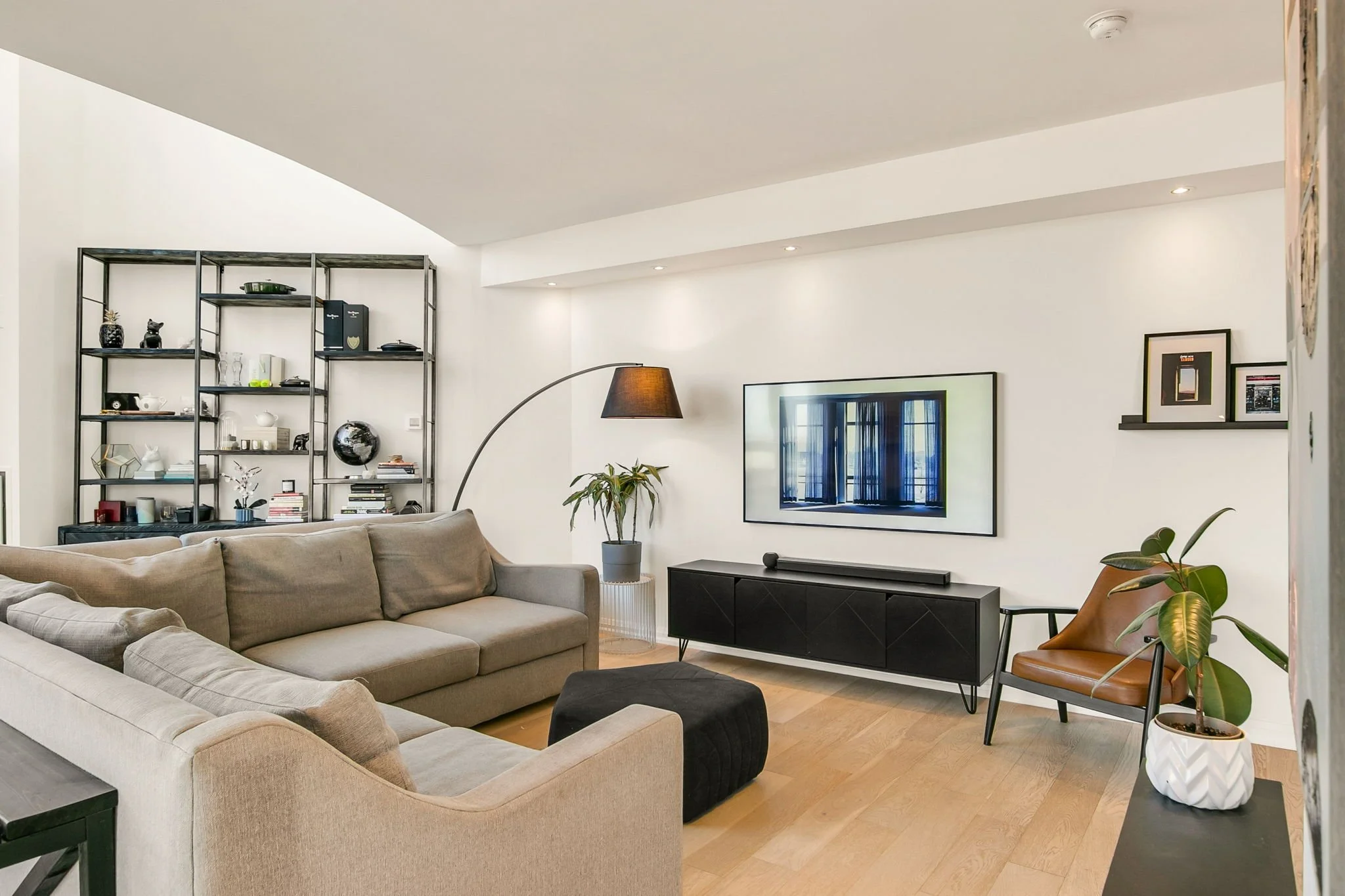 17-web-or-mls-8_012_Living Room.jpg