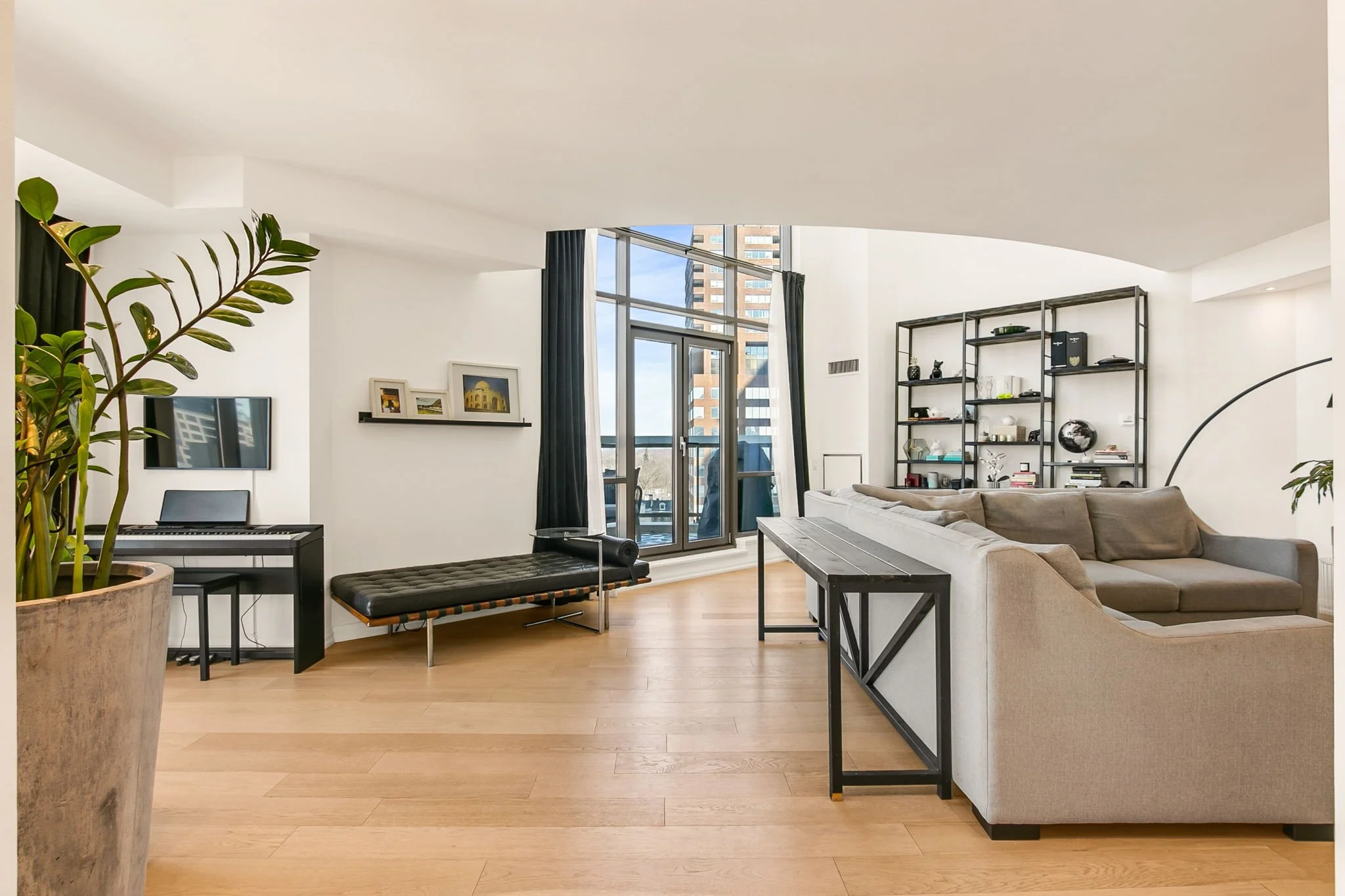 22-web-or-mls-8_017_Living Room.jpg