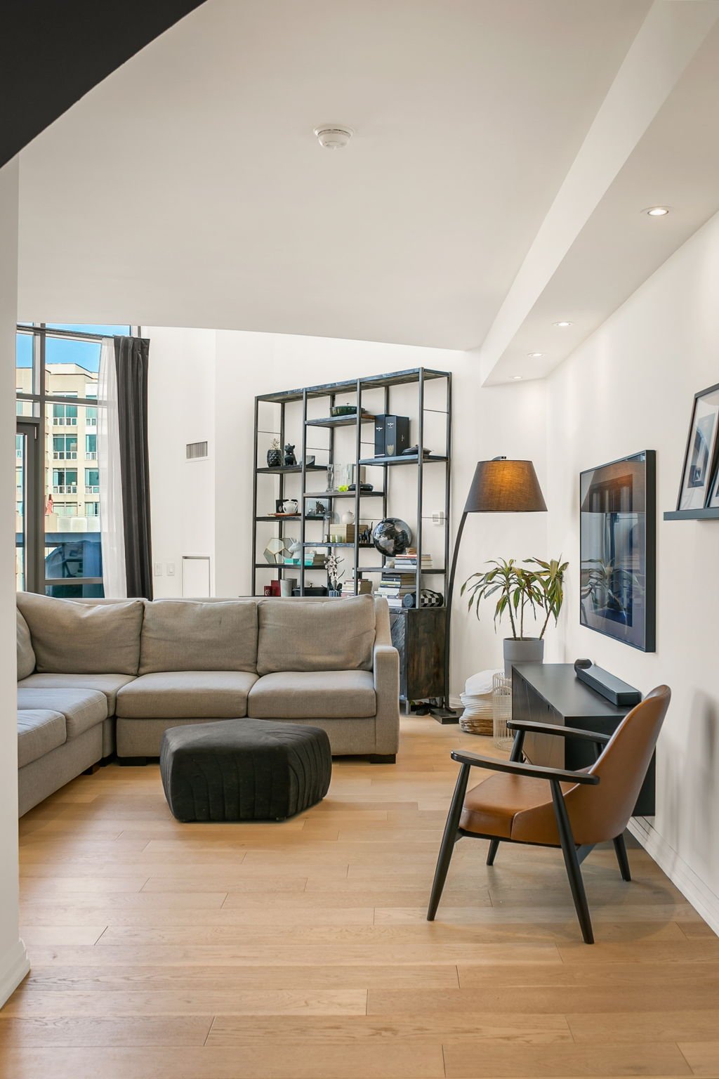 23-web-or-mls-8_020_Living Room.jpg