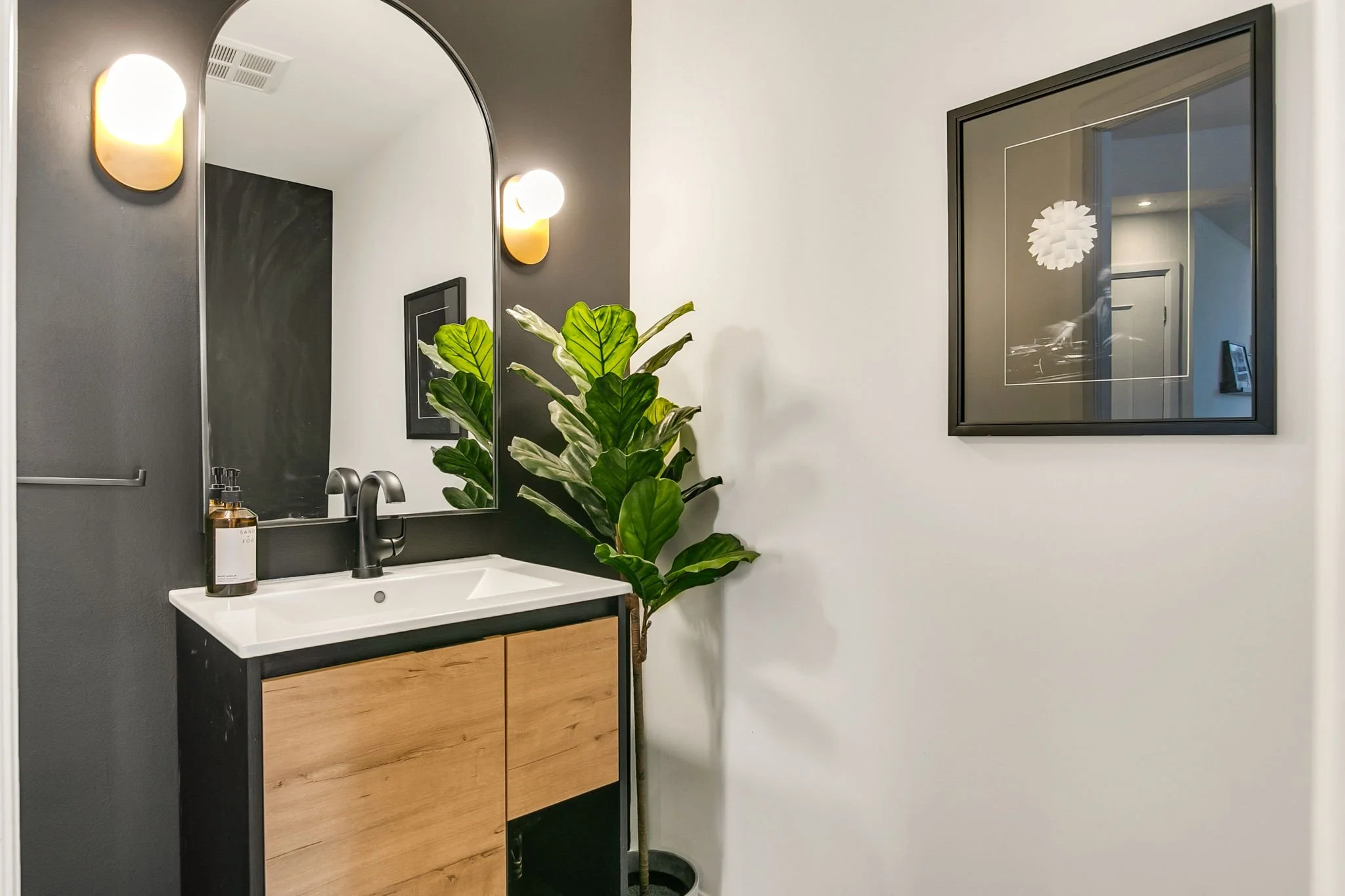 61-web-or-mls-20_007_Powder Room.jpg