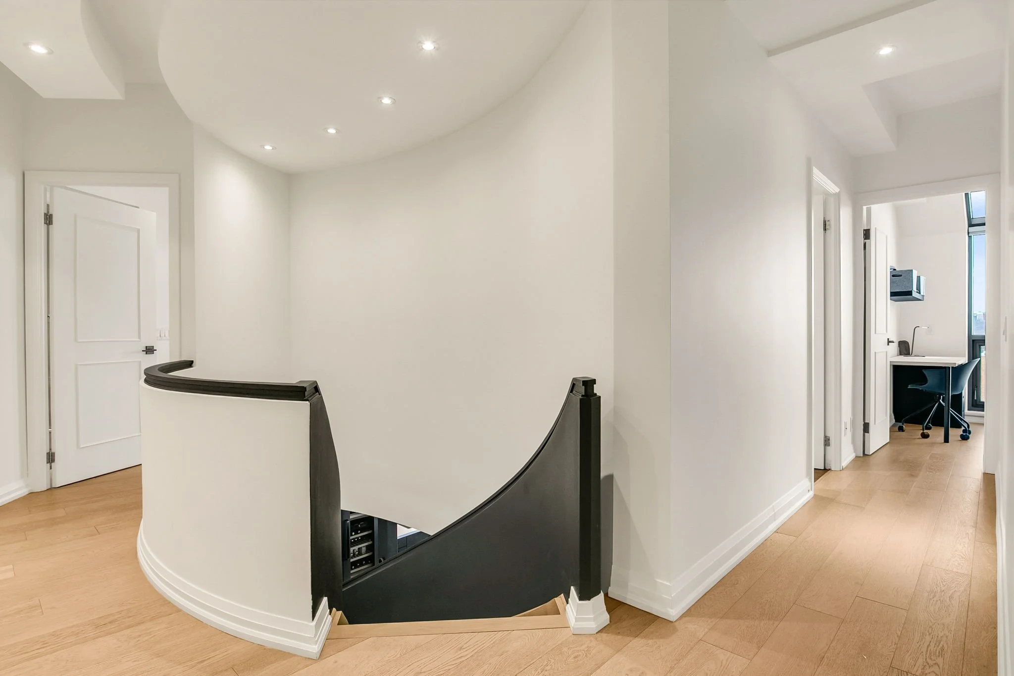 62-web-or-mls-23_001_Upper Hallway.jpg