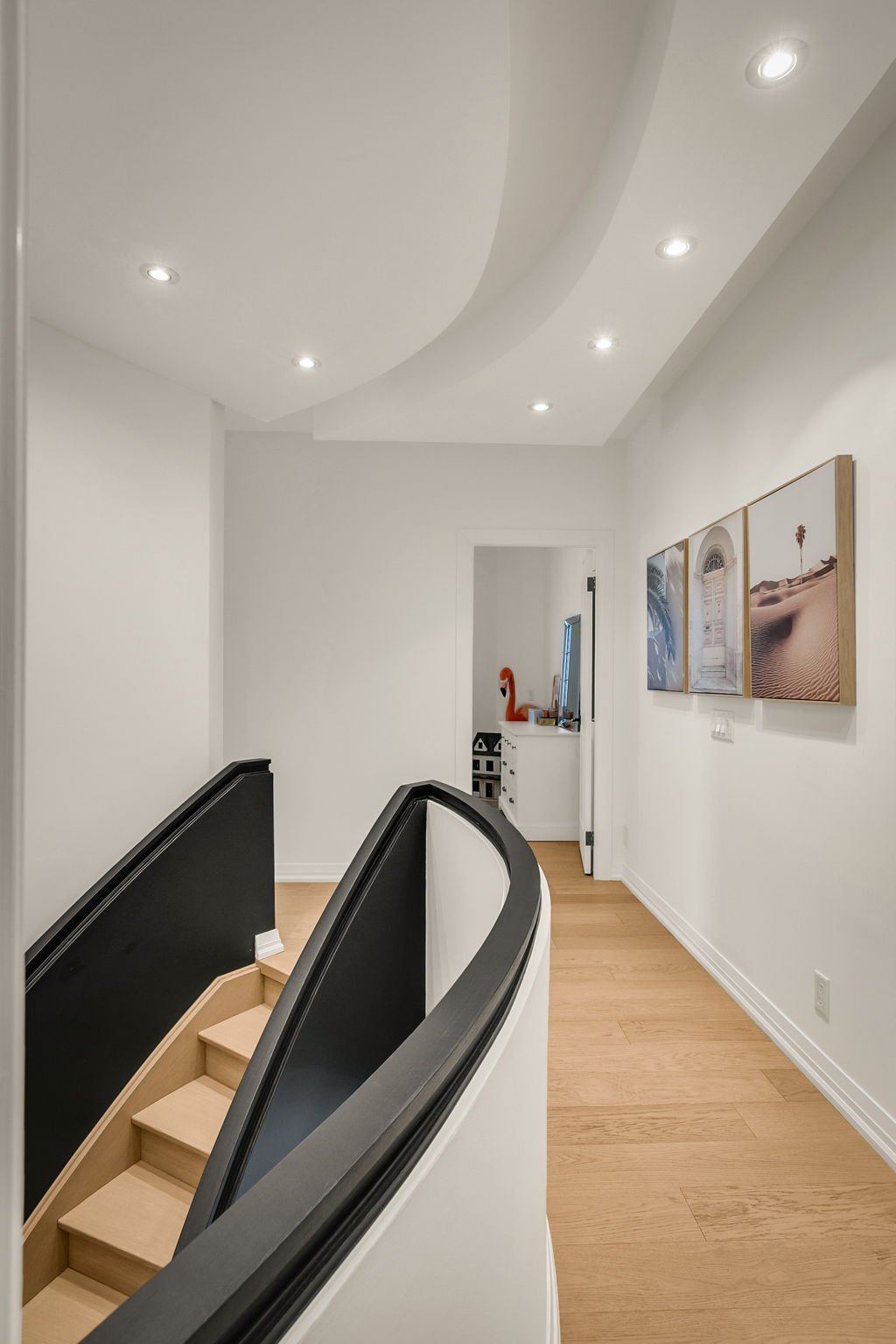 63-web-or-mls-23_003_Upper Hallway.jpg