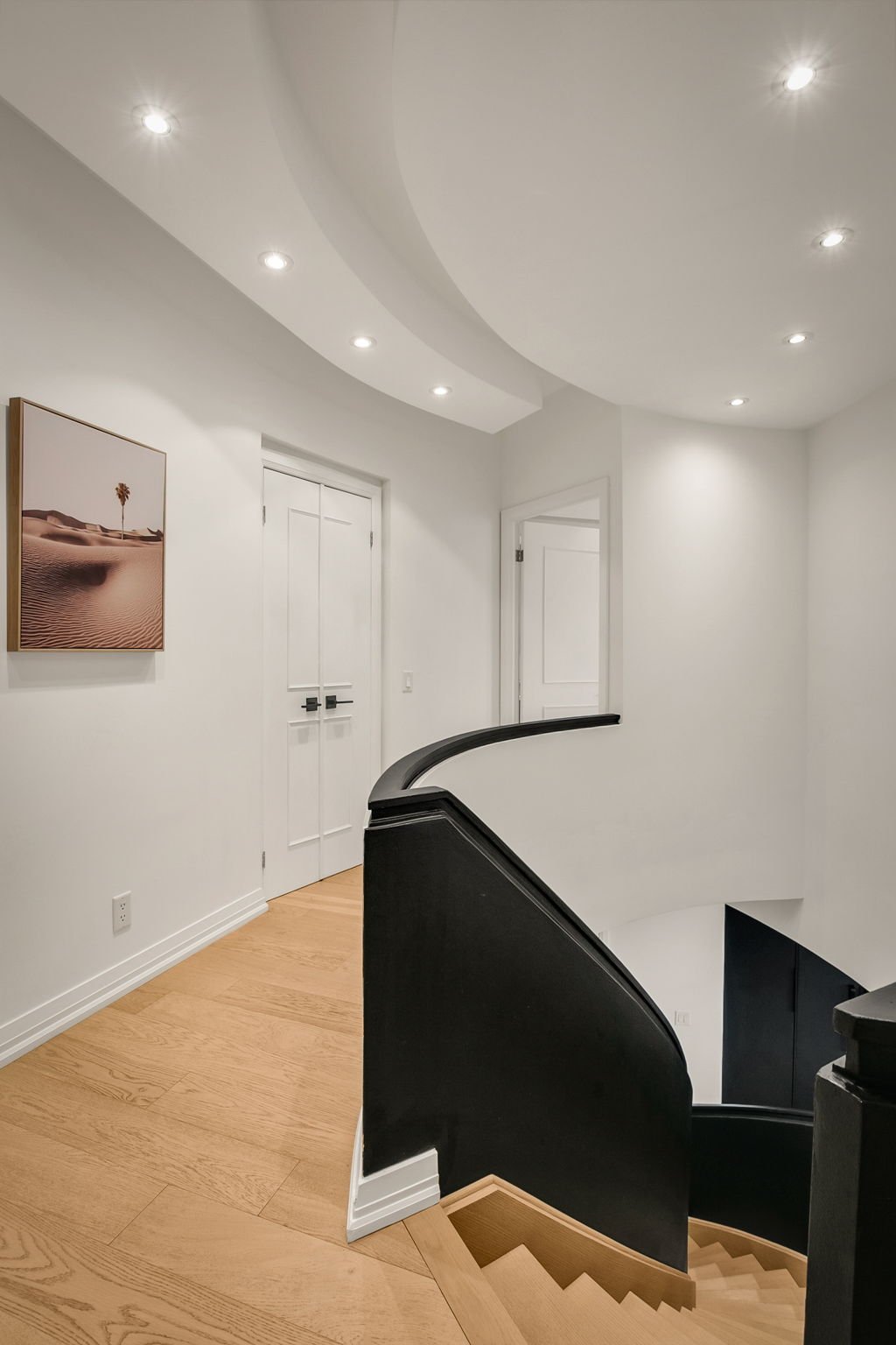 64-web-or-mls-23_004_Upper Hallway.jpg