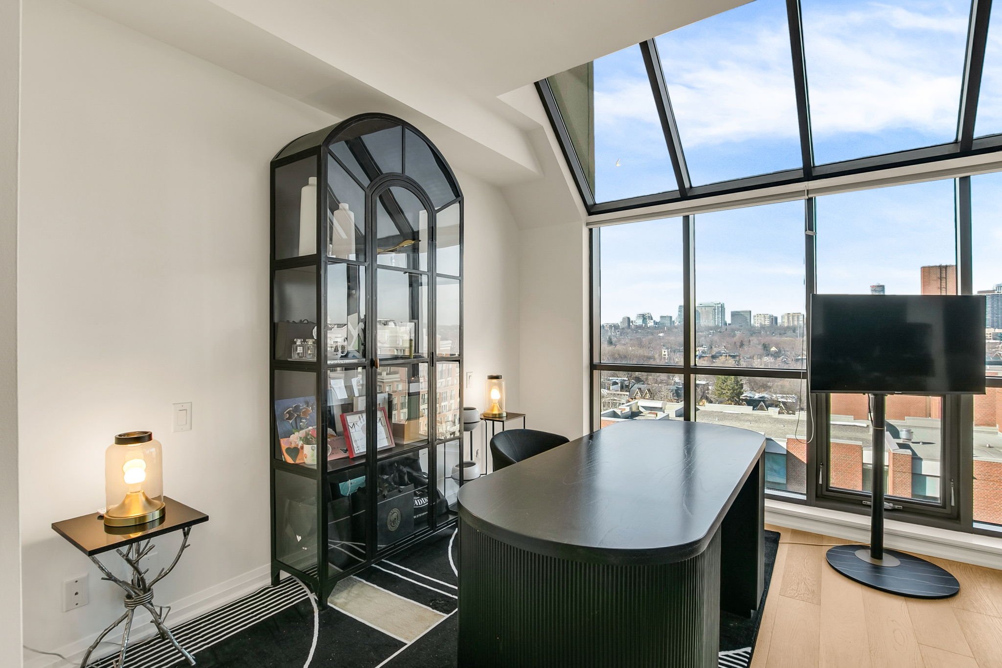 71-web-or-mls-26_007_Primary Bedroom.jpg