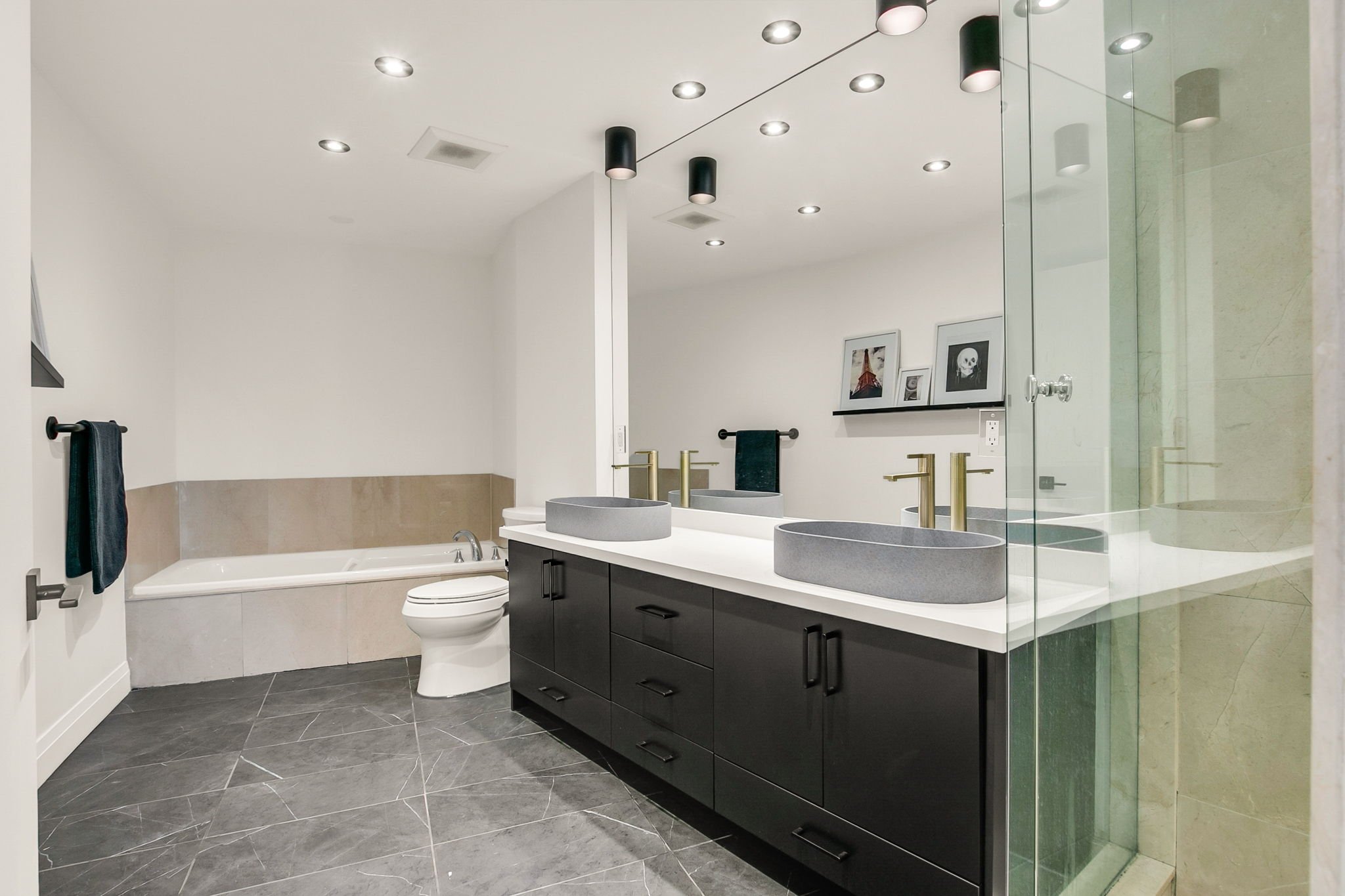 77-web-or-mls-27_001_Master Ensuite.jpg