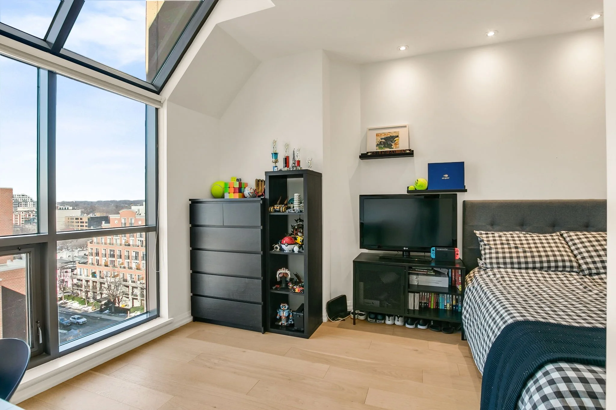 80-web-or-mls-28_001_Second Bedroom.jpg