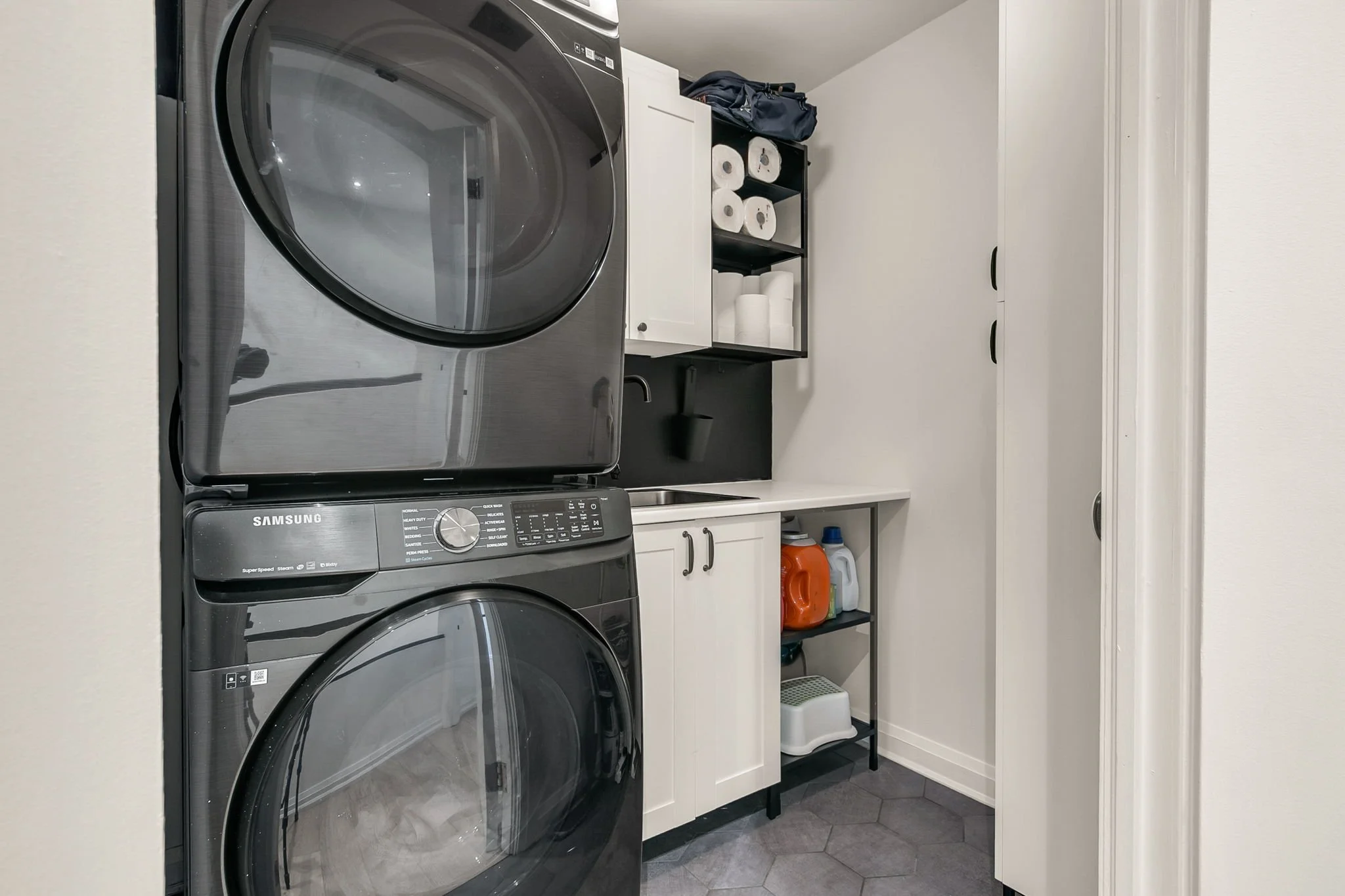 89-web-or-mls-59_001_Laundry Room.jpg