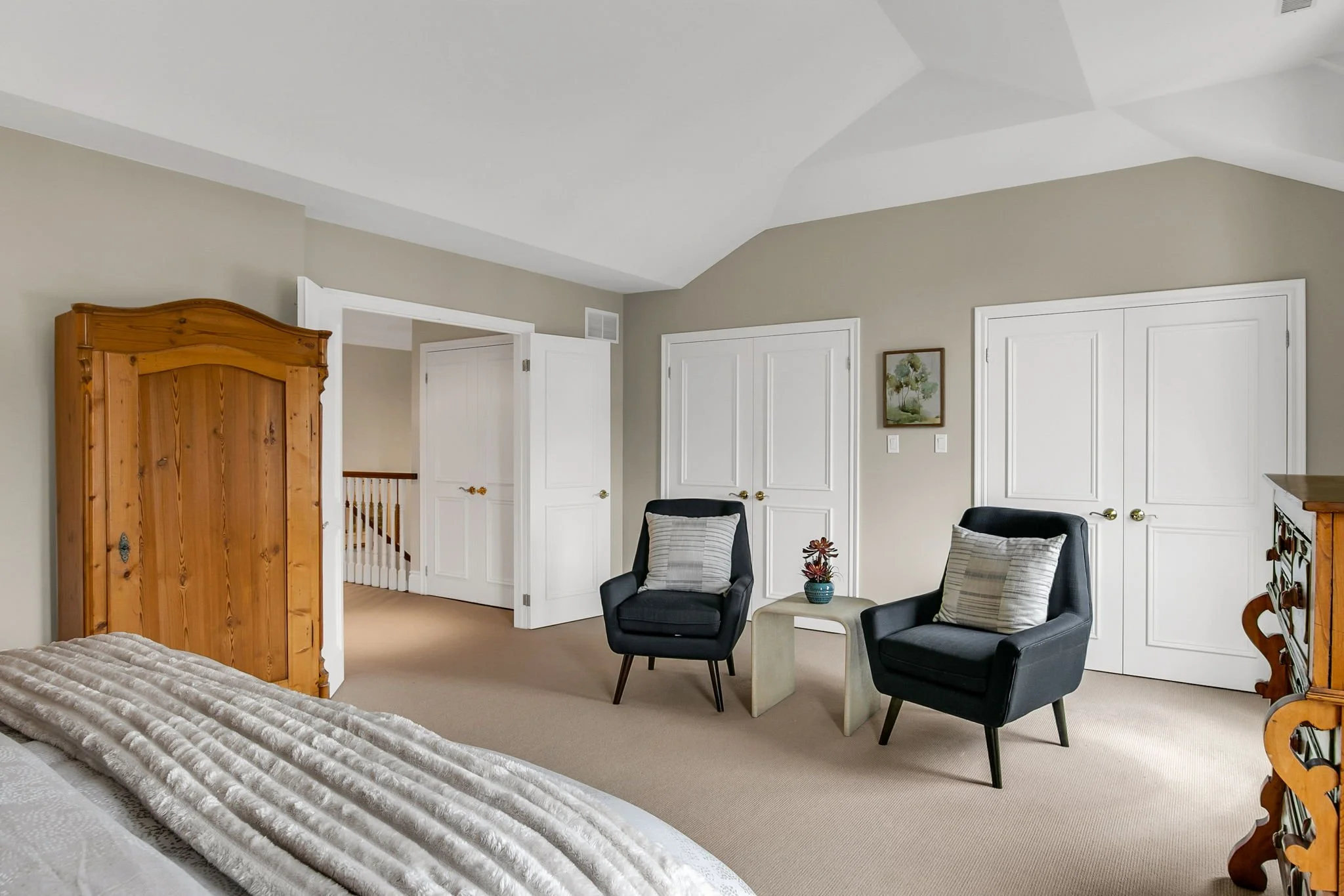 60-web-or-mls-26_004_Primary Bedroom.jpg