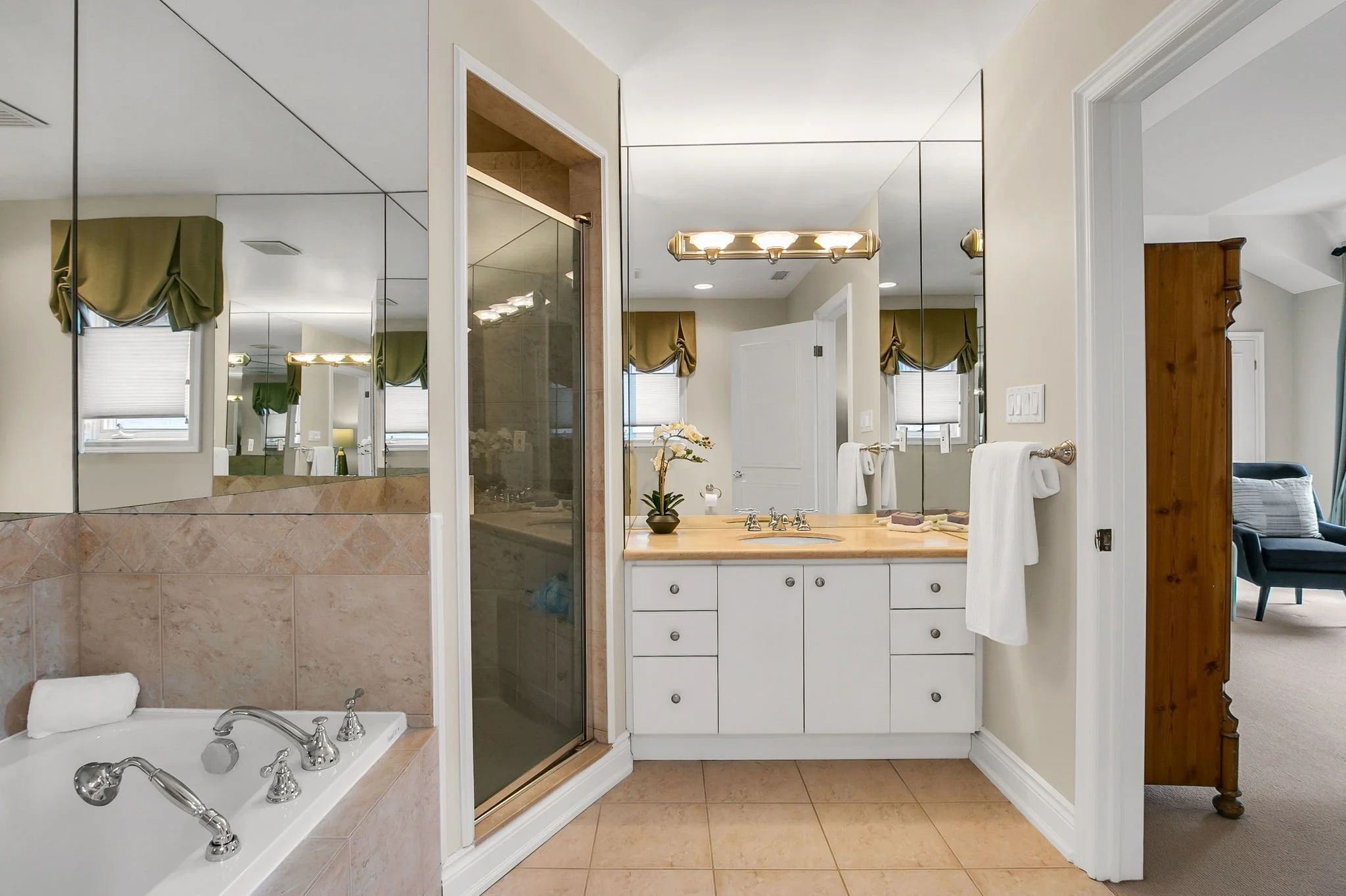 68-web-or-mls-27_002_Master Ensuite.jpg