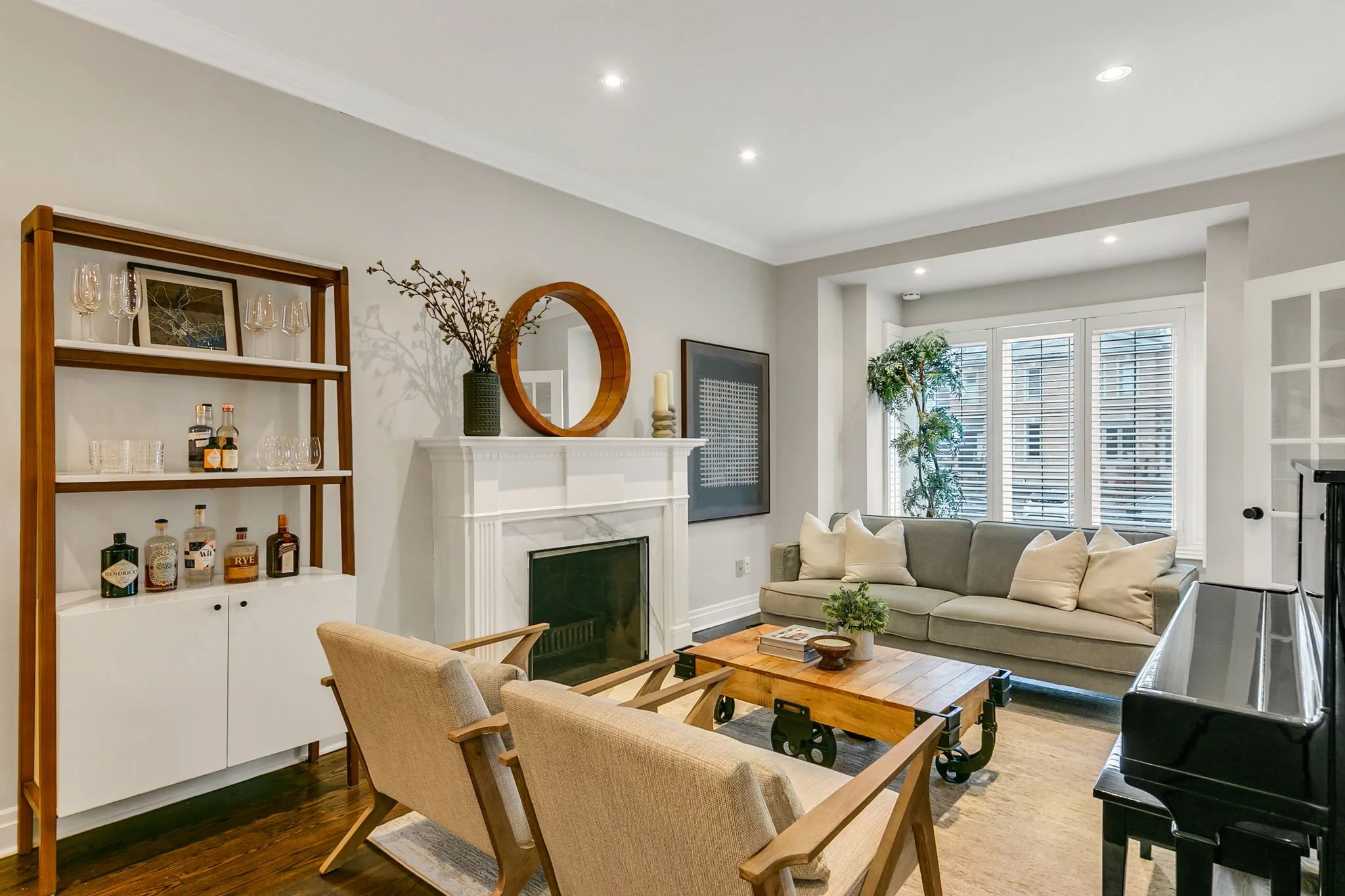 12-web-or-mls-8_004_Living Room.jpg