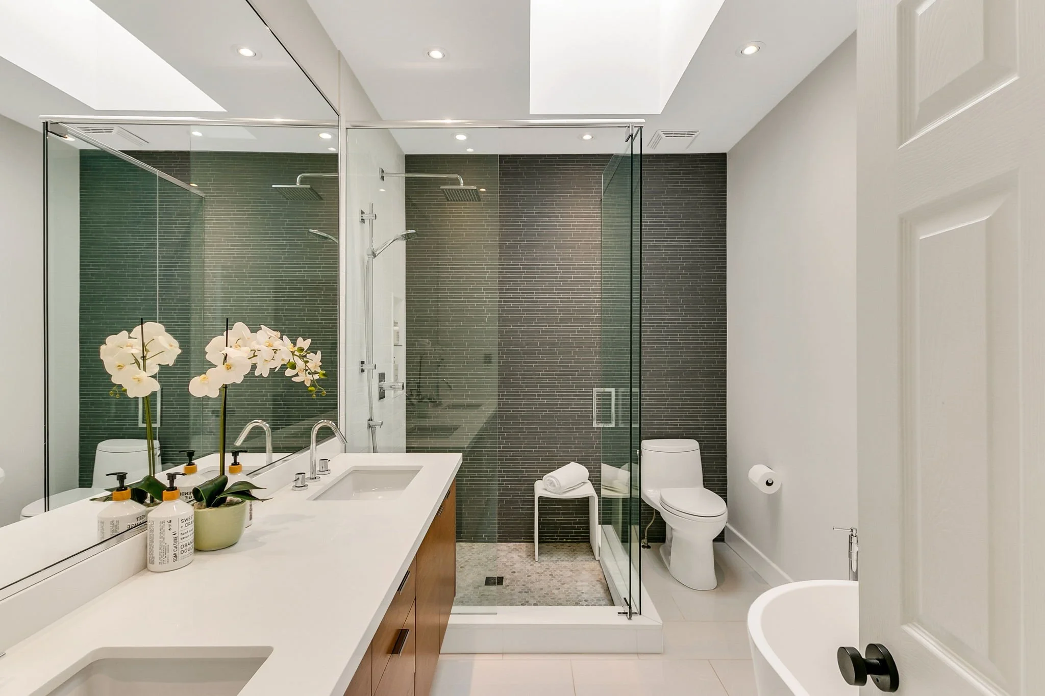 70-web-or-mls-27_004_Master Ensuite.jpg