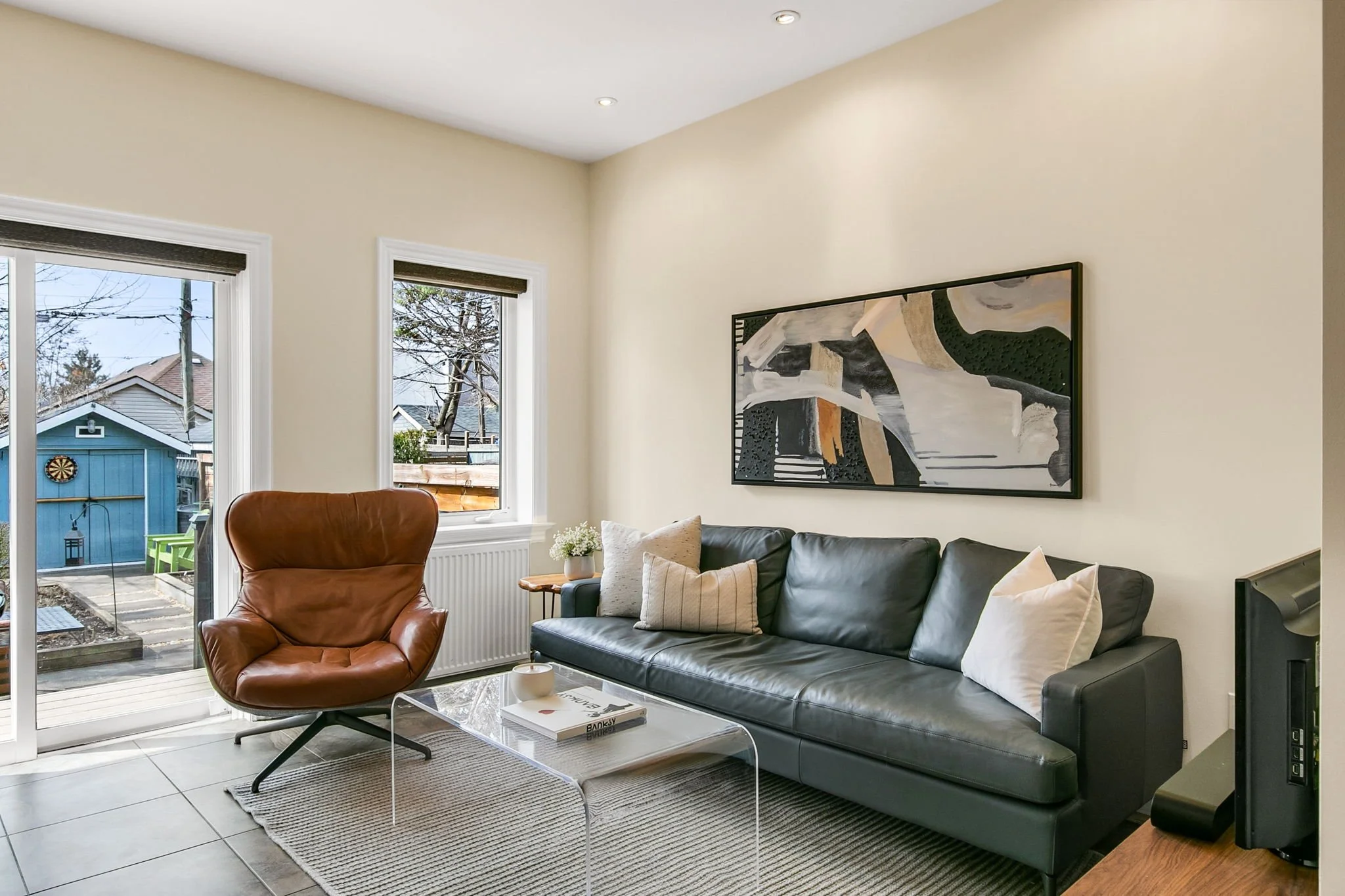 23-web-or-mls-9_003_Family Room.jpg