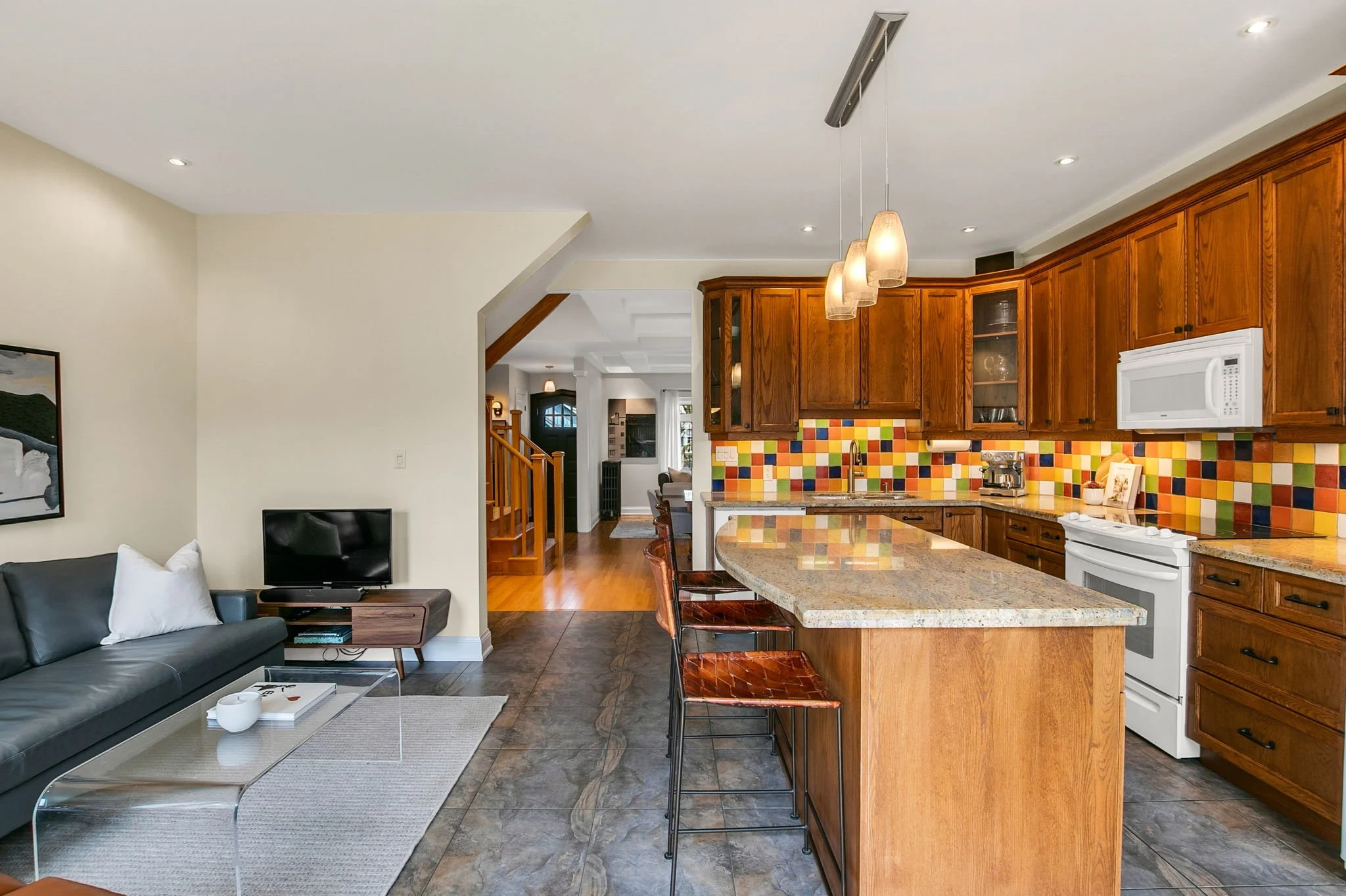 26-web-or-mls-9_006_Family Room.jpg