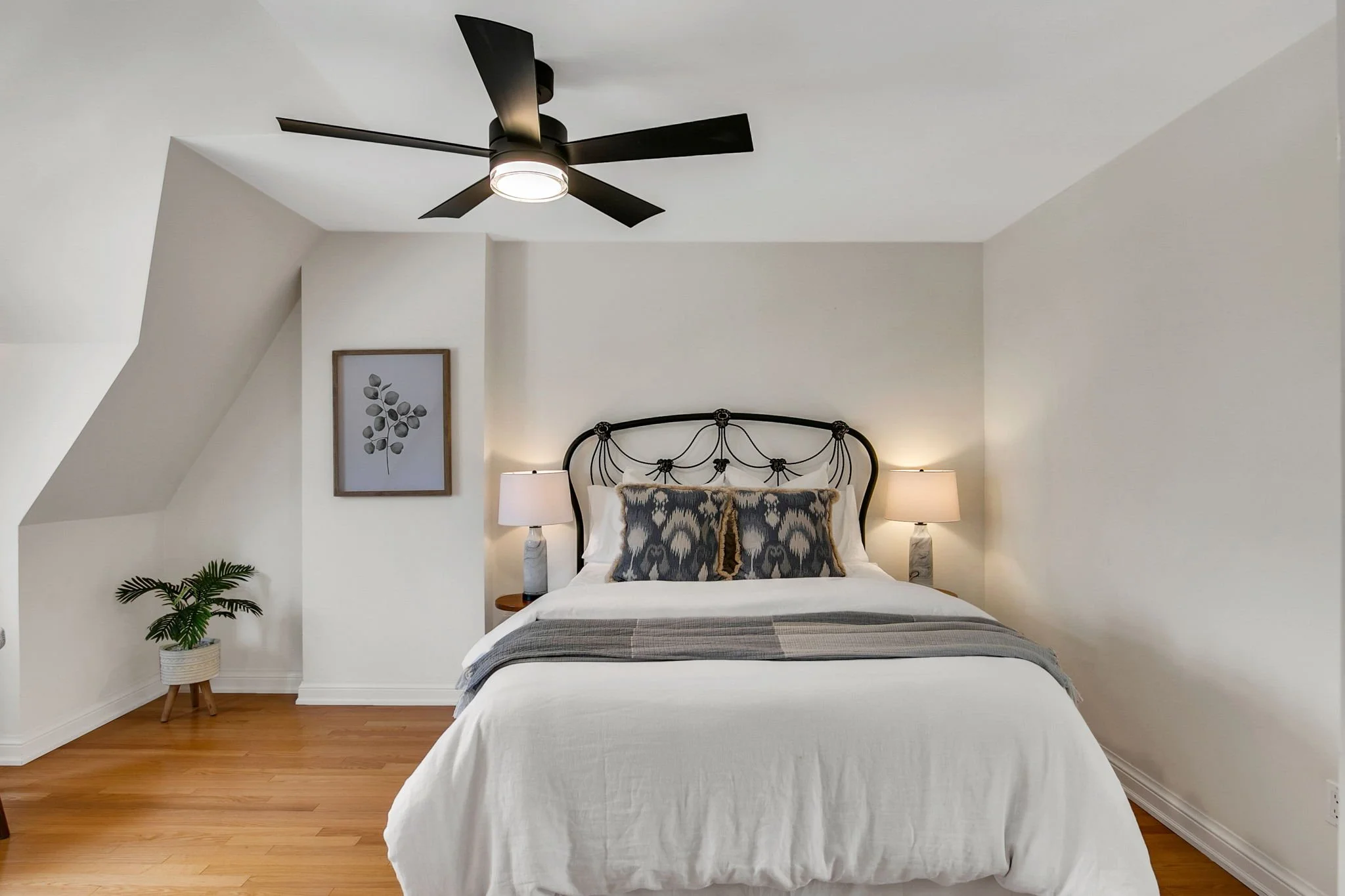 50-web-or-mls-26_002_Primary Bedroom.jpg