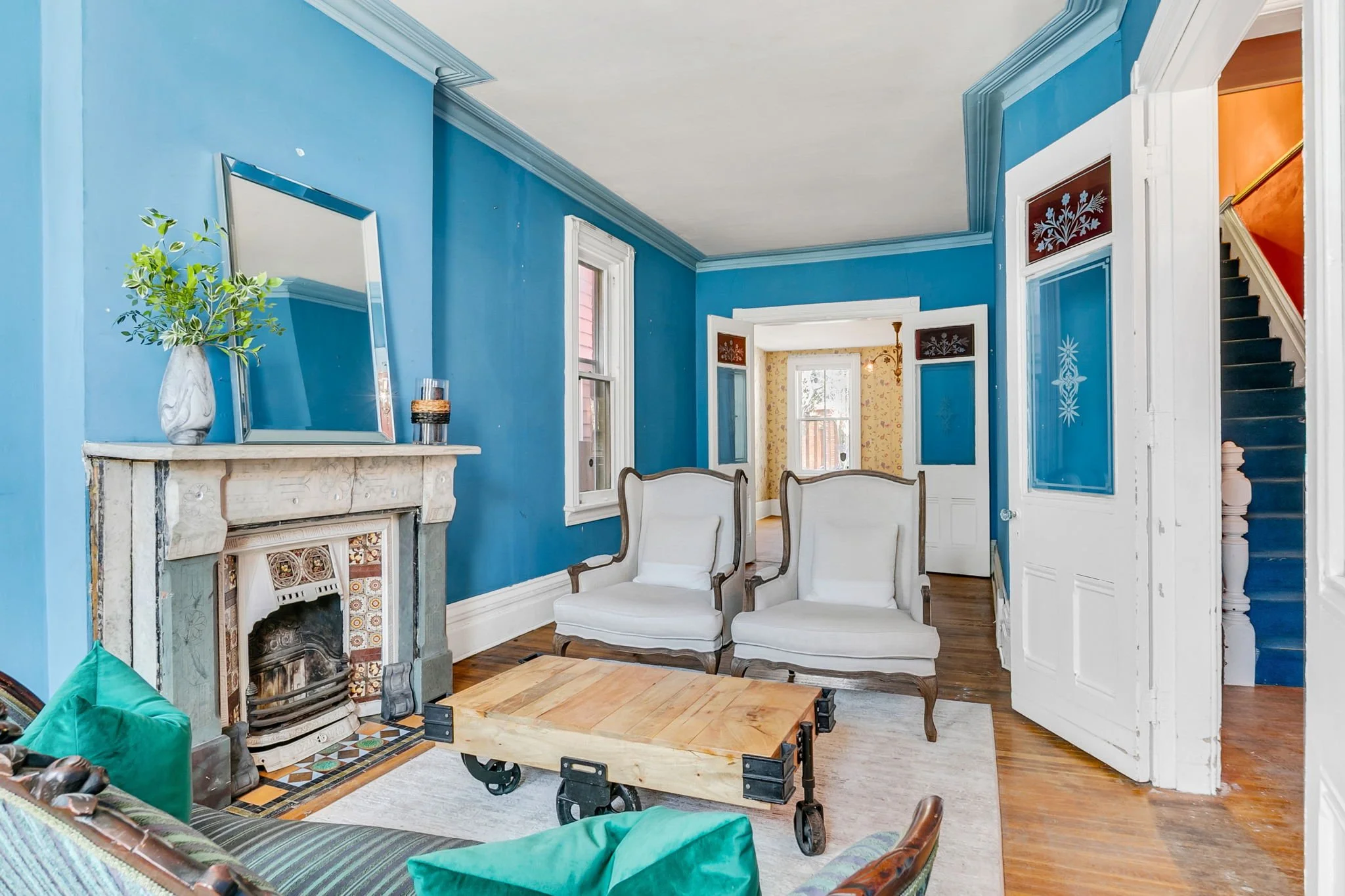 17-web-or-mls-8_004_Living Room.jpg