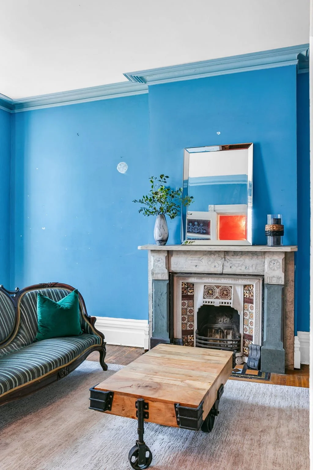 21-web-or-mls-8_008_Living Room.jpg