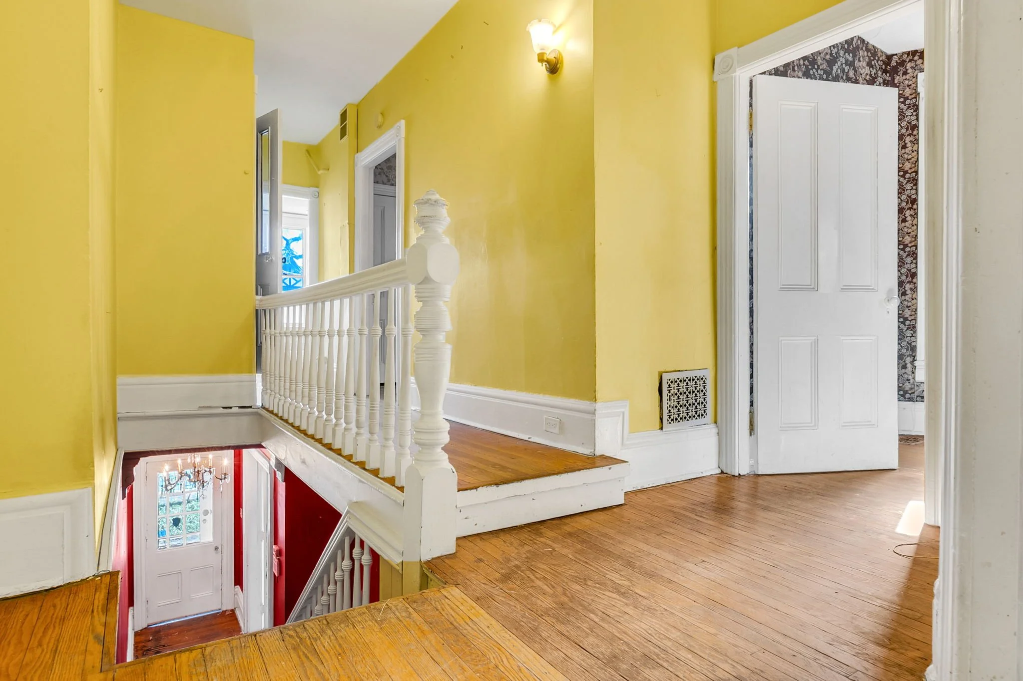 38-web-or-mls-23_011_Upper Hallway.jpg