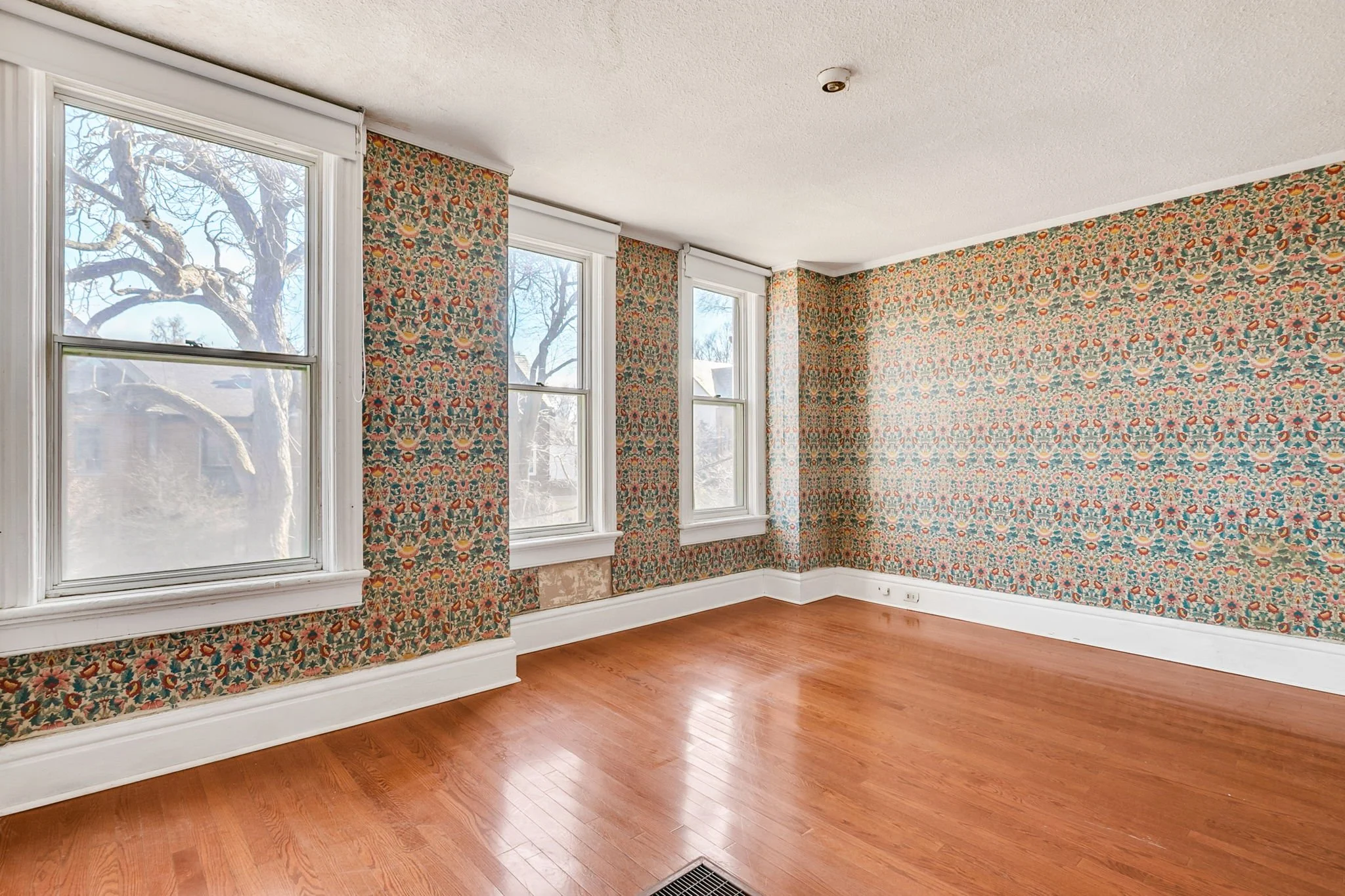 42-web-or-mls-26_001_Primary Bedroom.jpg