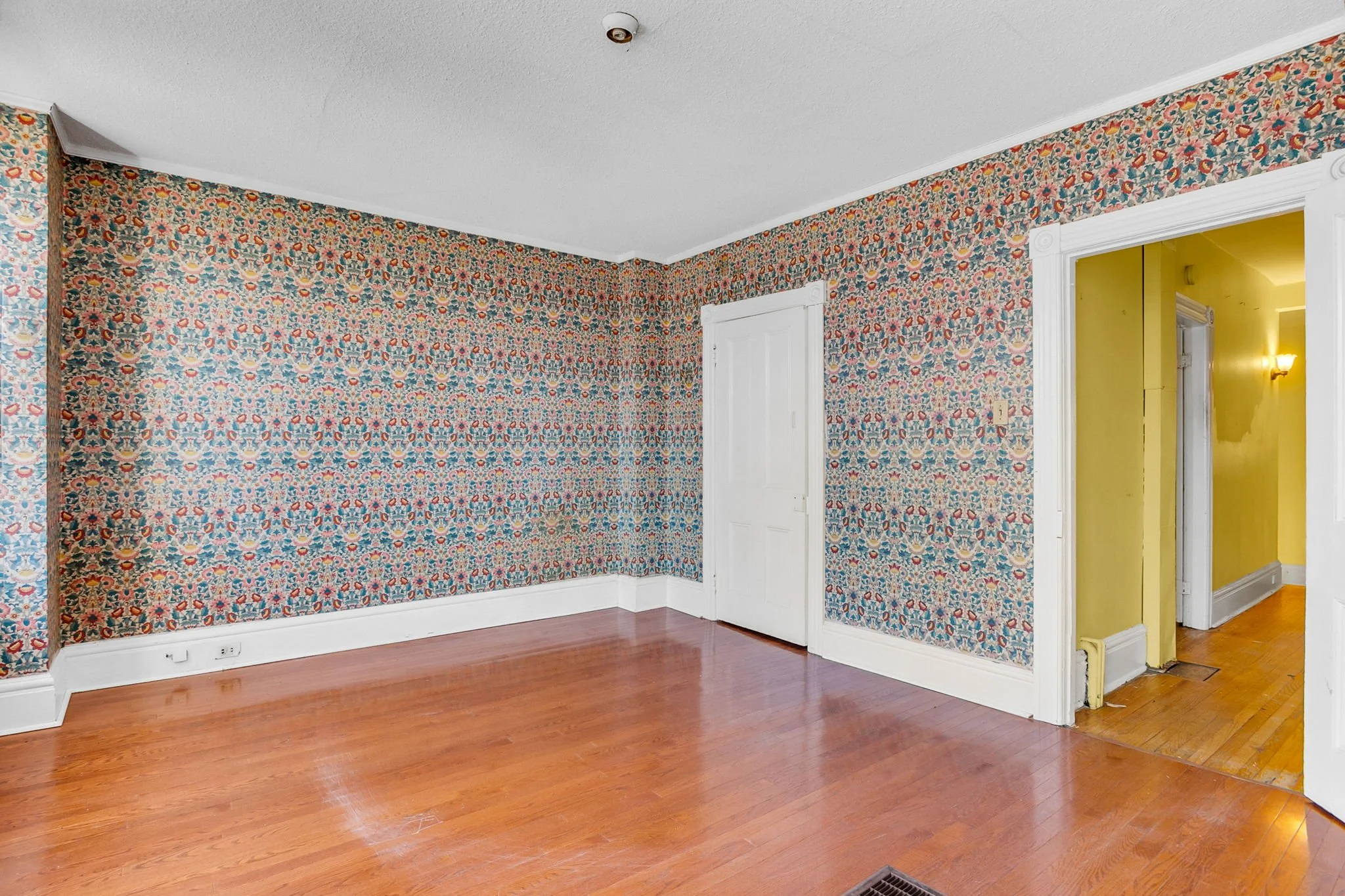 43-web-or-mls-26_002_Primary Bedroom.jpg