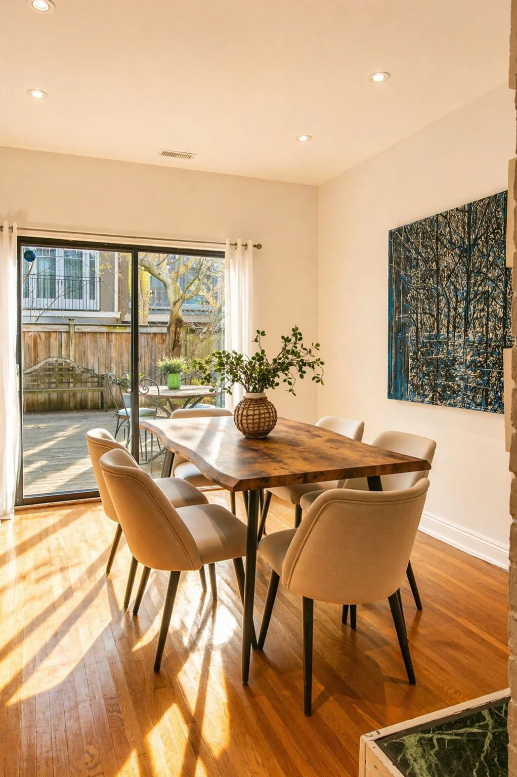 26-web-or-mls-Dining 7.png