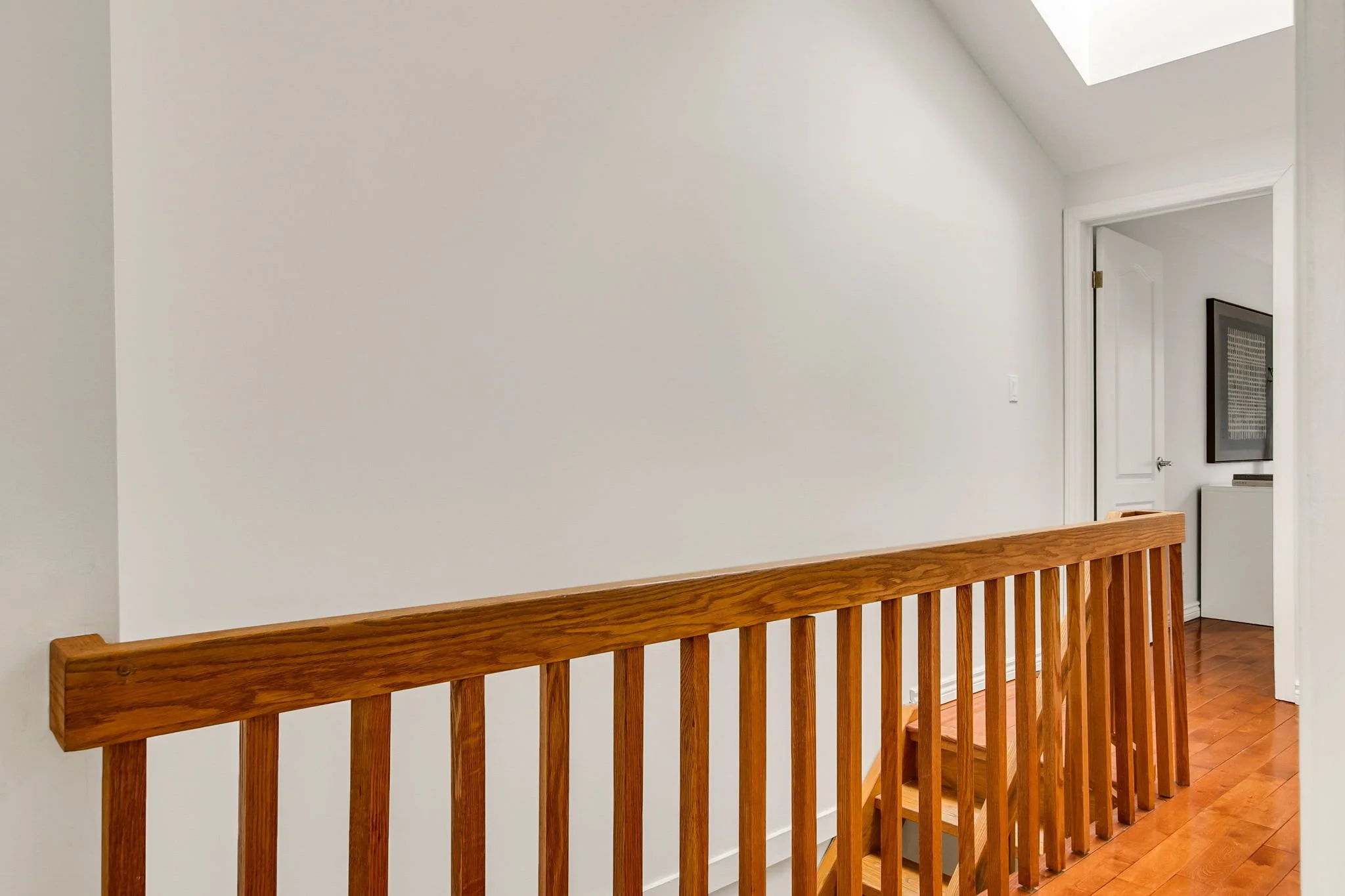 30-web-or-mls-23_003_Upper Hallway.jpg