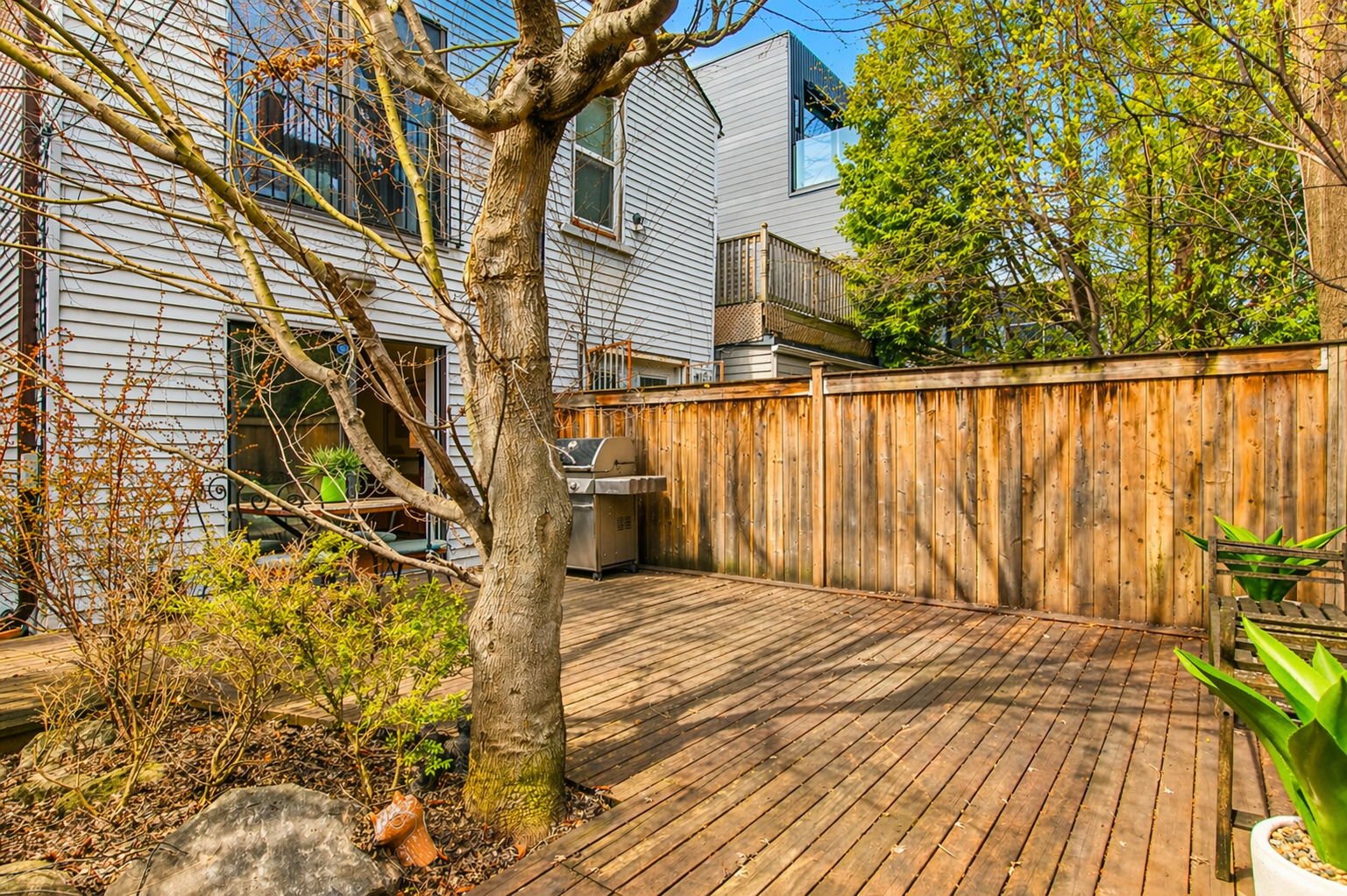 60-web-or-mls-Backyard 2.png