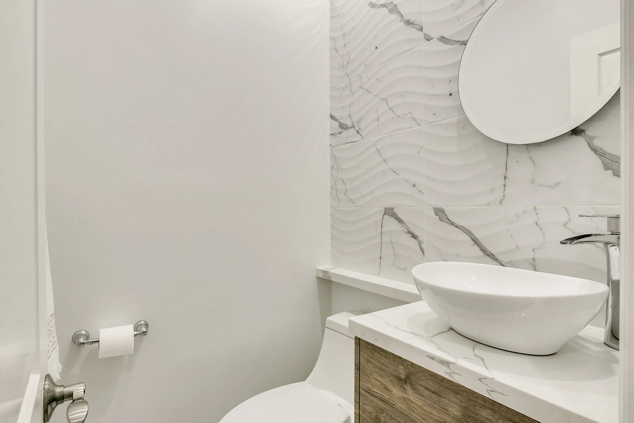 49-web-or-mls-20_006_Powder Room.jpg