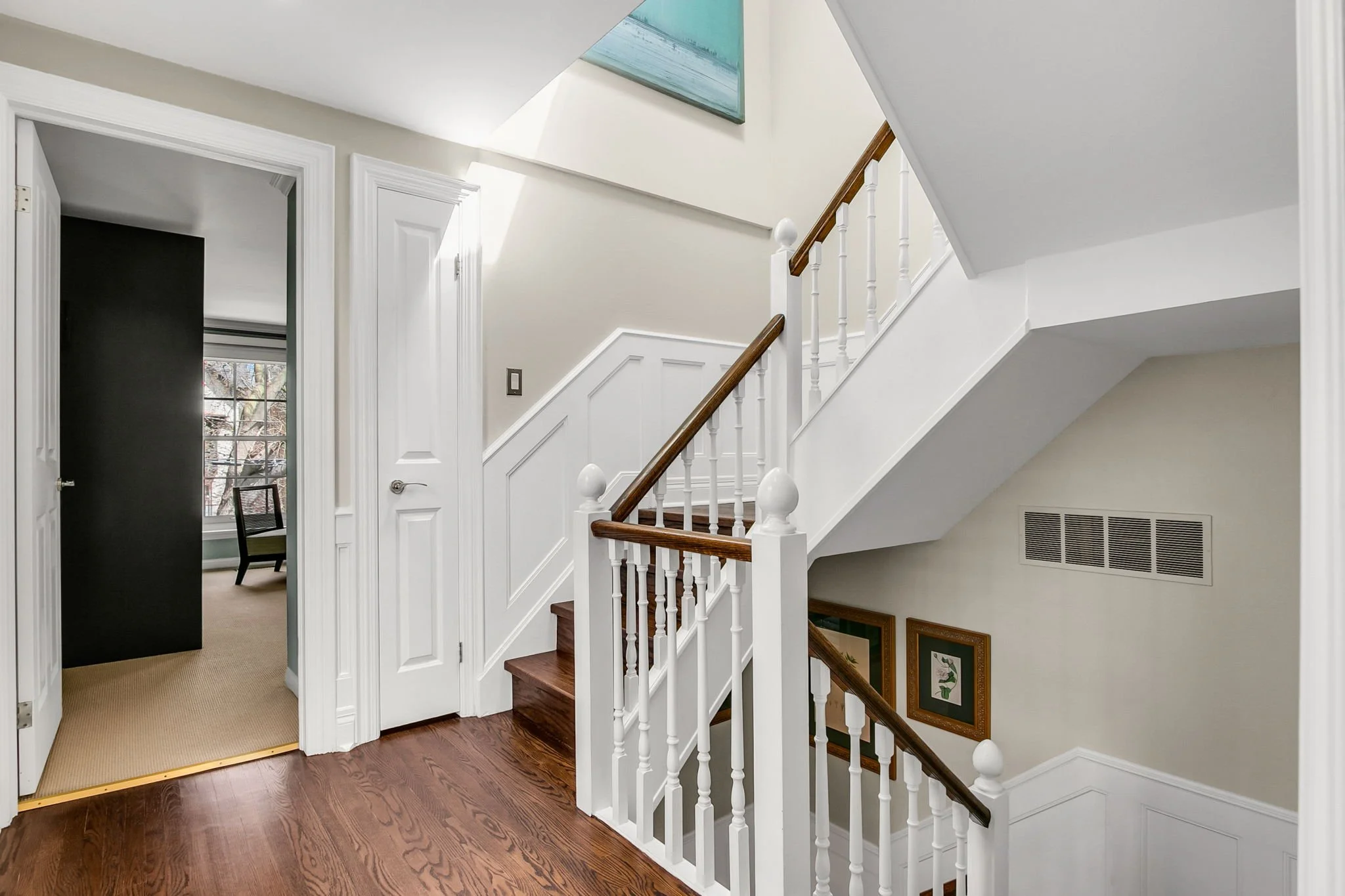 44-web-or-mls-16_002_Hallway.jpg
