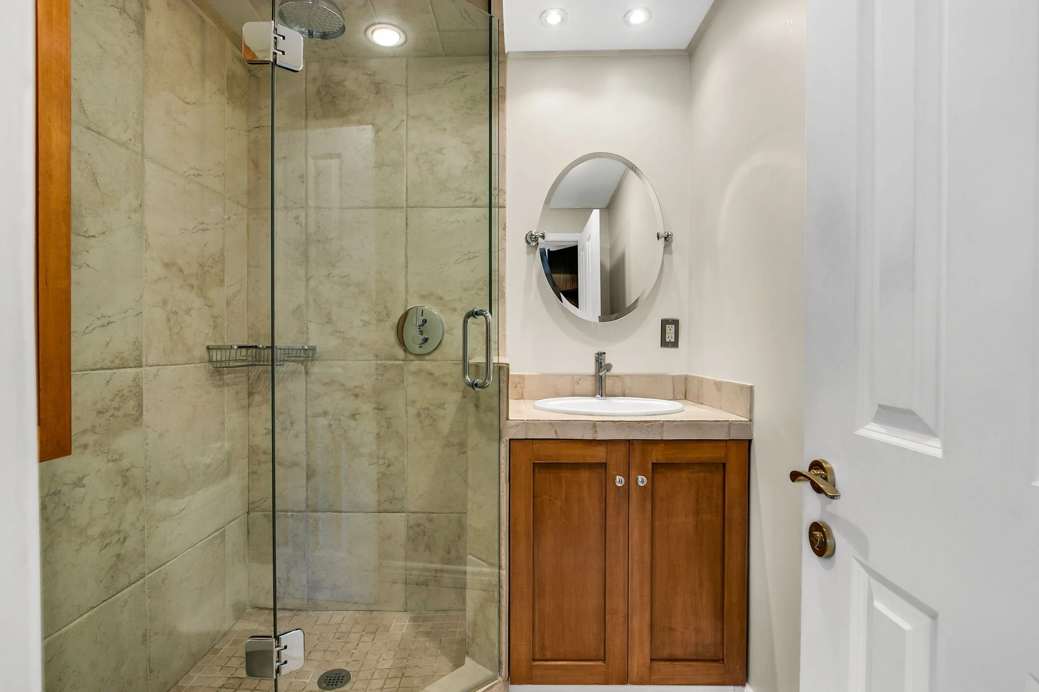 62-web-or-mls-30_001_Second Bathroom.jpg