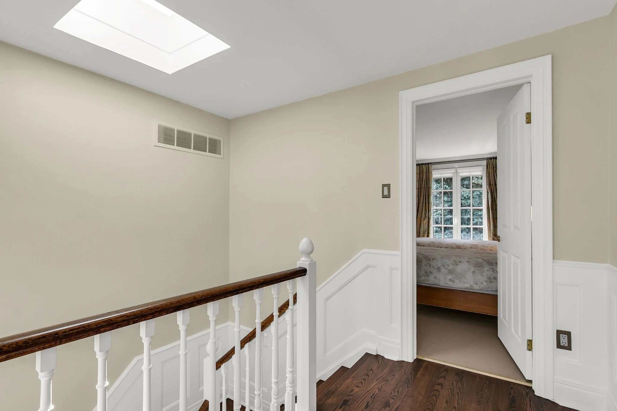 63-web-or-mls-31_001_Upper Hallway.jpg
