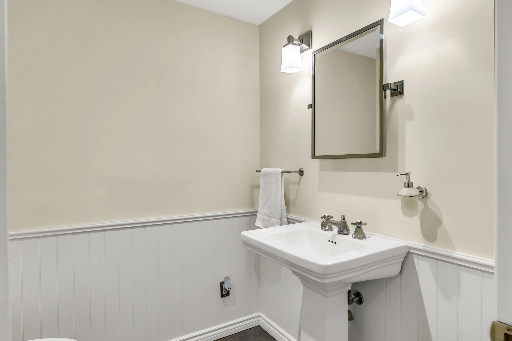 83-web-or-mls-60_006_Lower Level.jpg