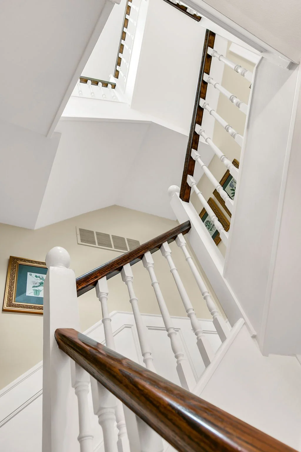 87-web-or-mls-61_008_Staircase.jpg