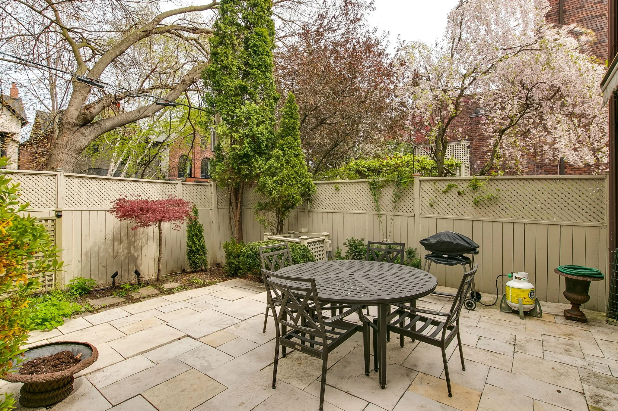 89-web-or-mls-74_002_Backyard.jpg