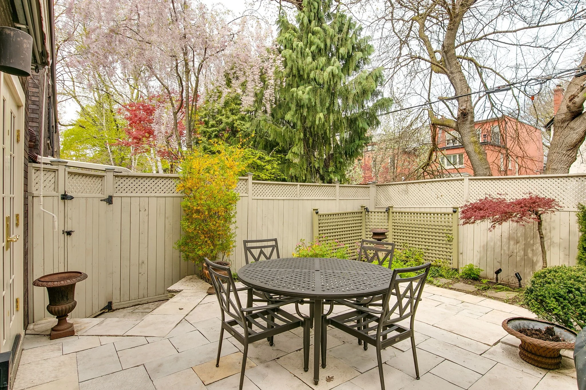 90-web-or-mls-74_003_Backyard.jpg