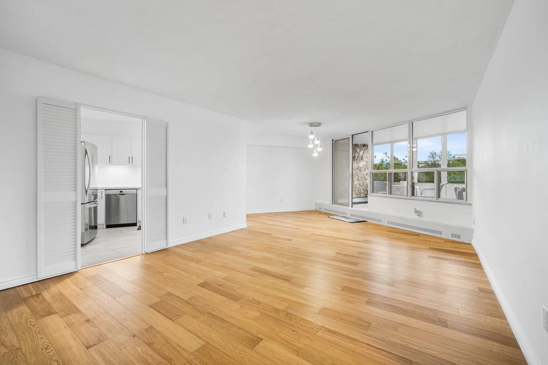 60 Pavane Linkway, Suite 206-3.jpg