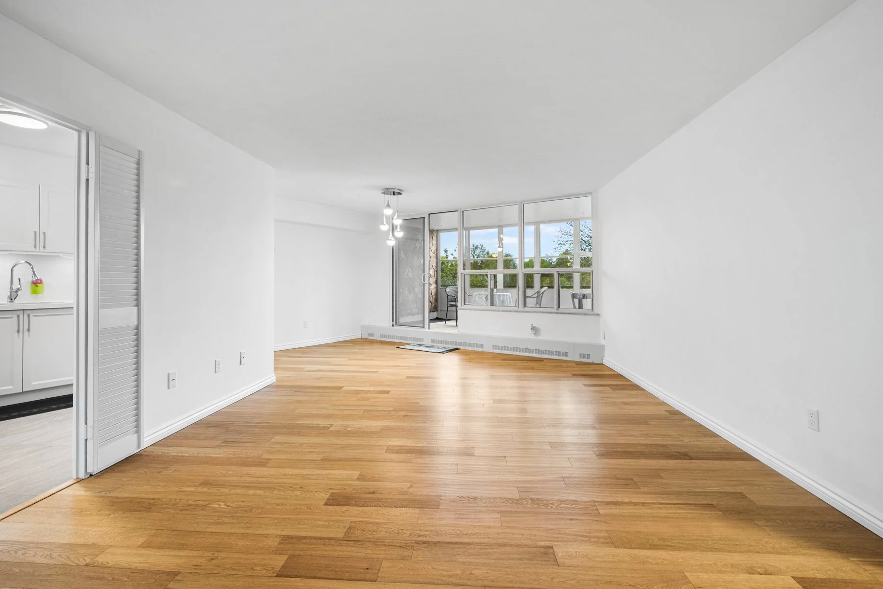 60 Pavane Linkway, Suite 206-5.jpg
