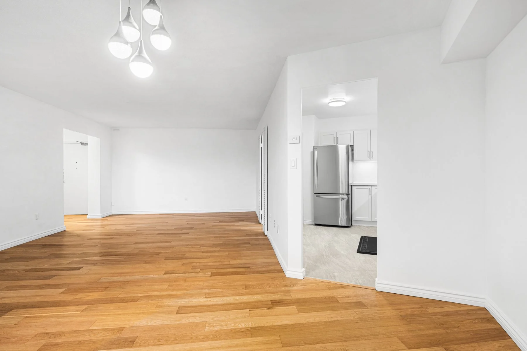 60 Pavane Linkway, Suite 206-11.jpg