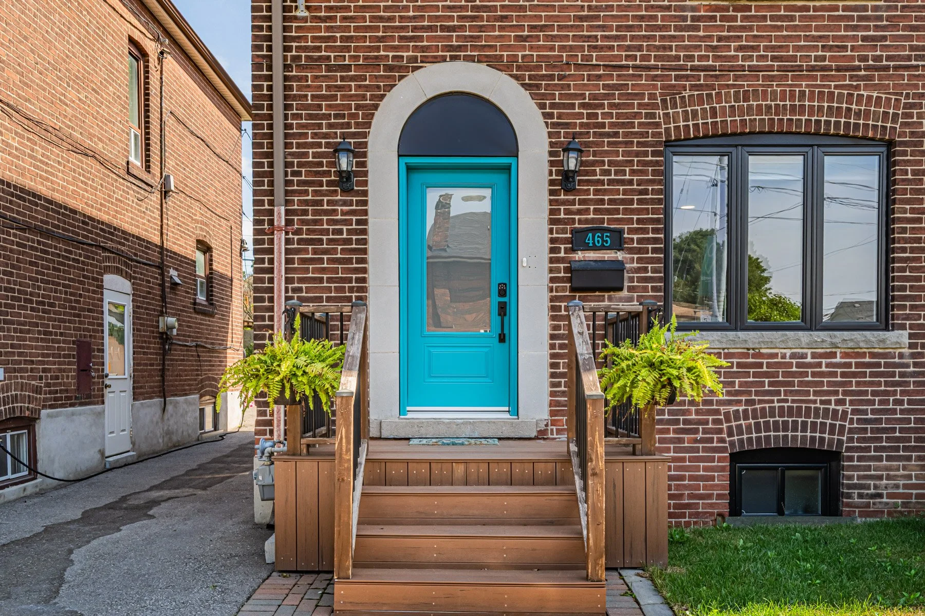 465 Oakwood Ave-4.jpg