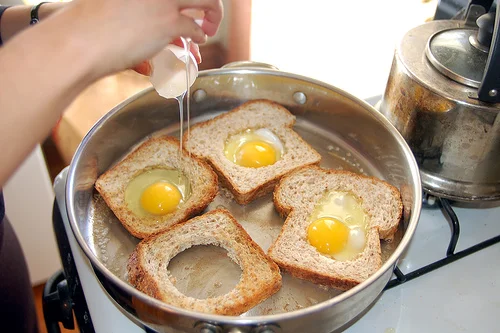 making-eggs-in-a-basket