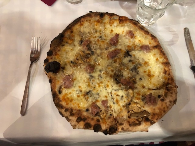 pizza from Dar Poeta