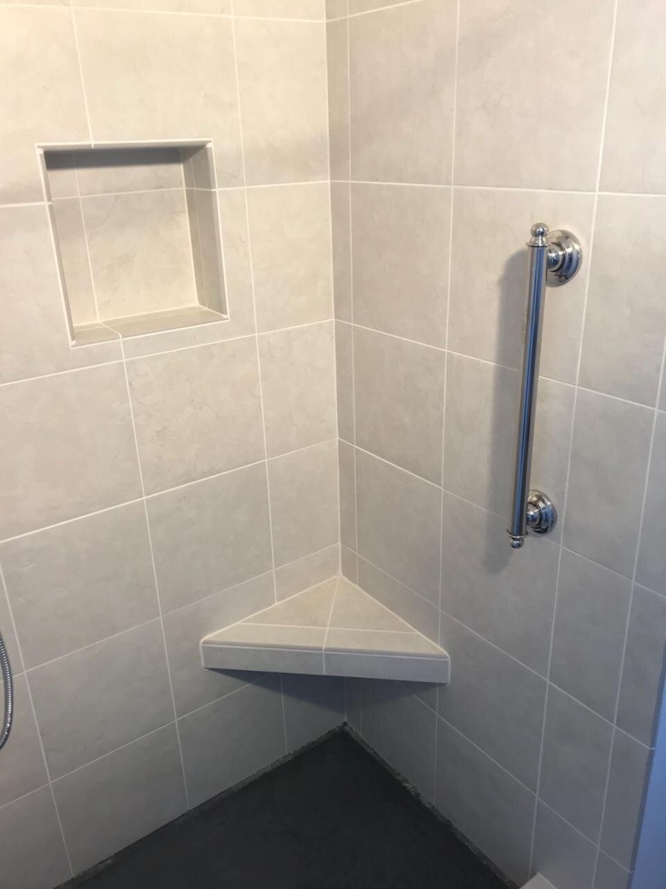 Niche corner with grab bar