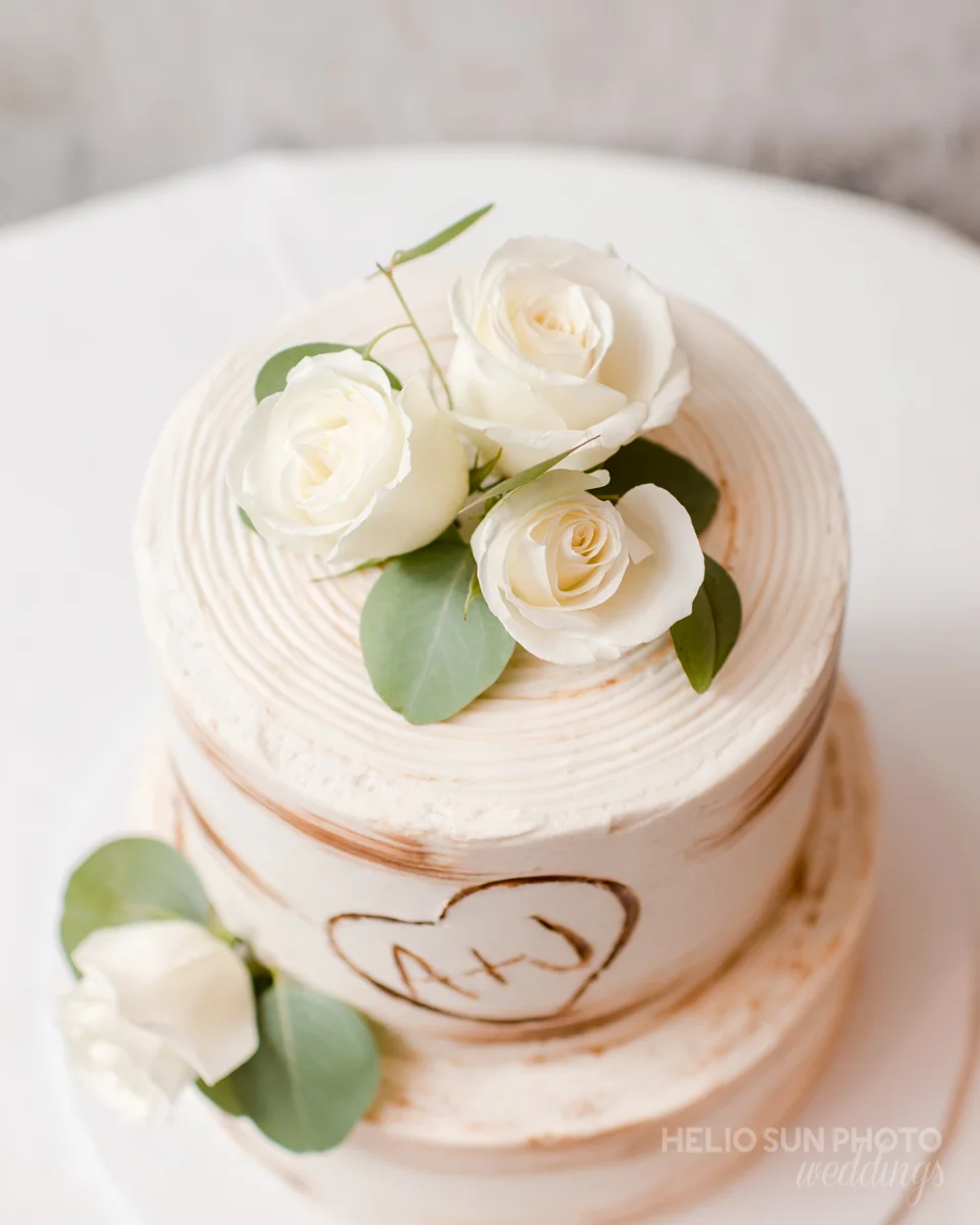 Wedding Cake. Helio Sun Photo