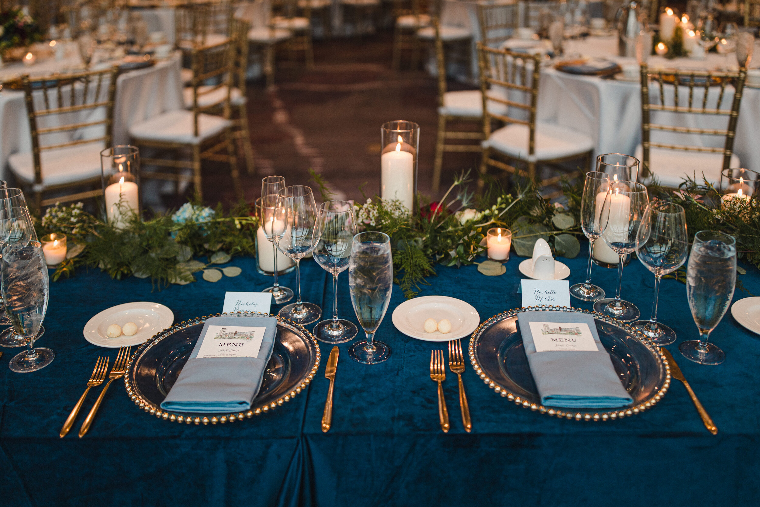 wedding-head-table-velvet-linen